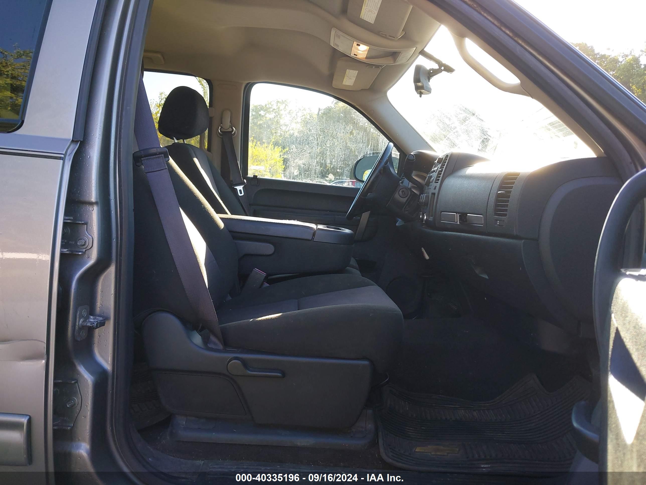CHEVROLET SILVERADO image 5