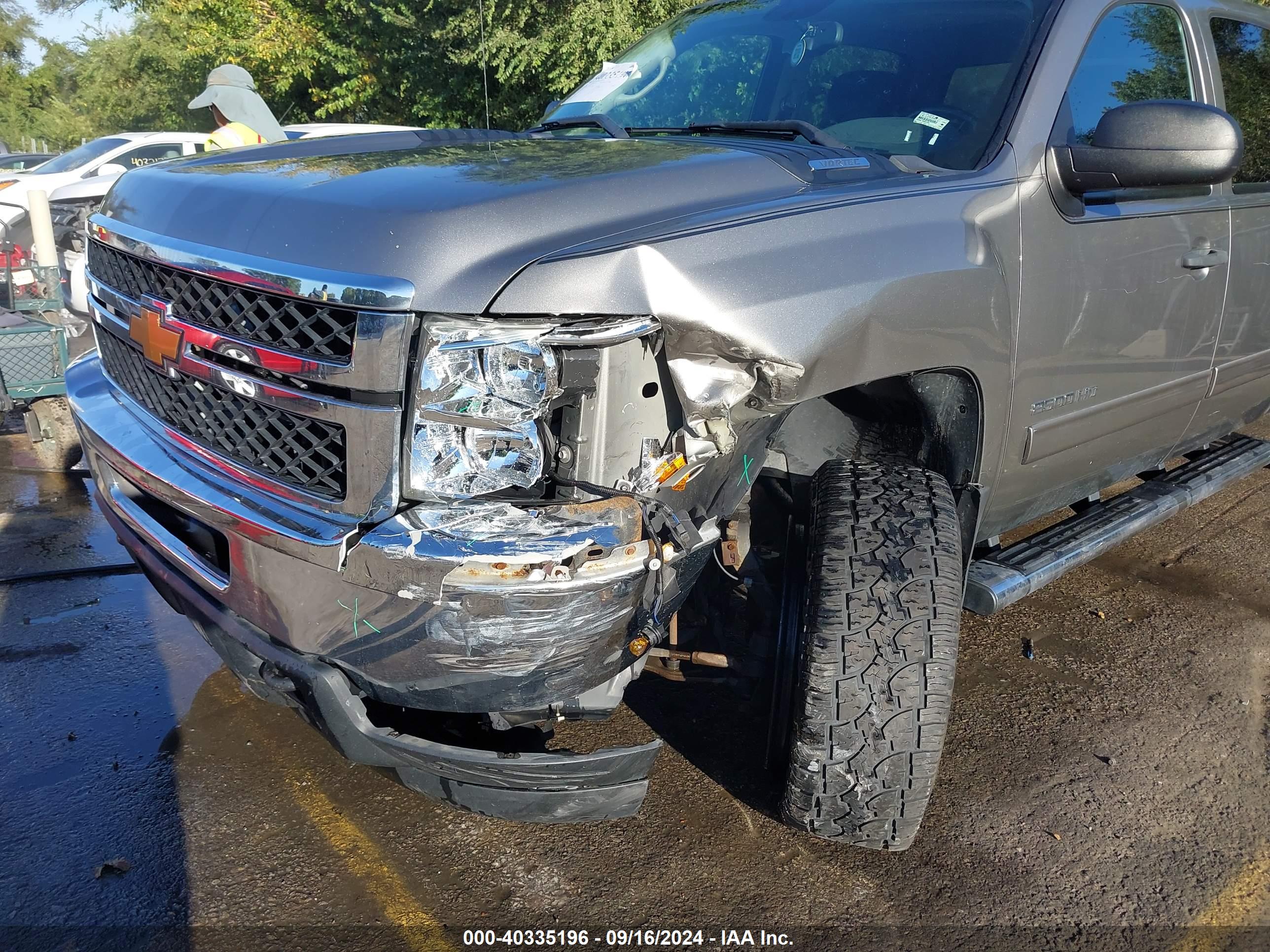 CHEVROLET SILVERADO image 6