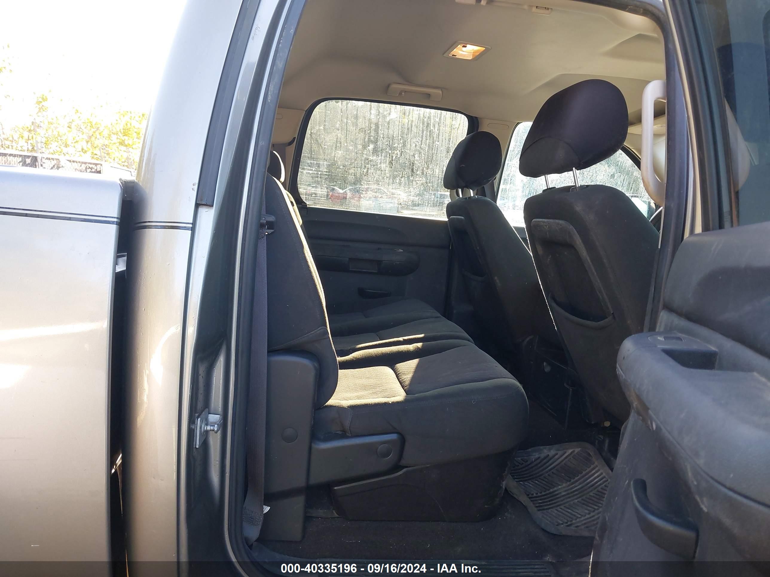 CHEVROLET SILVERADO image 8