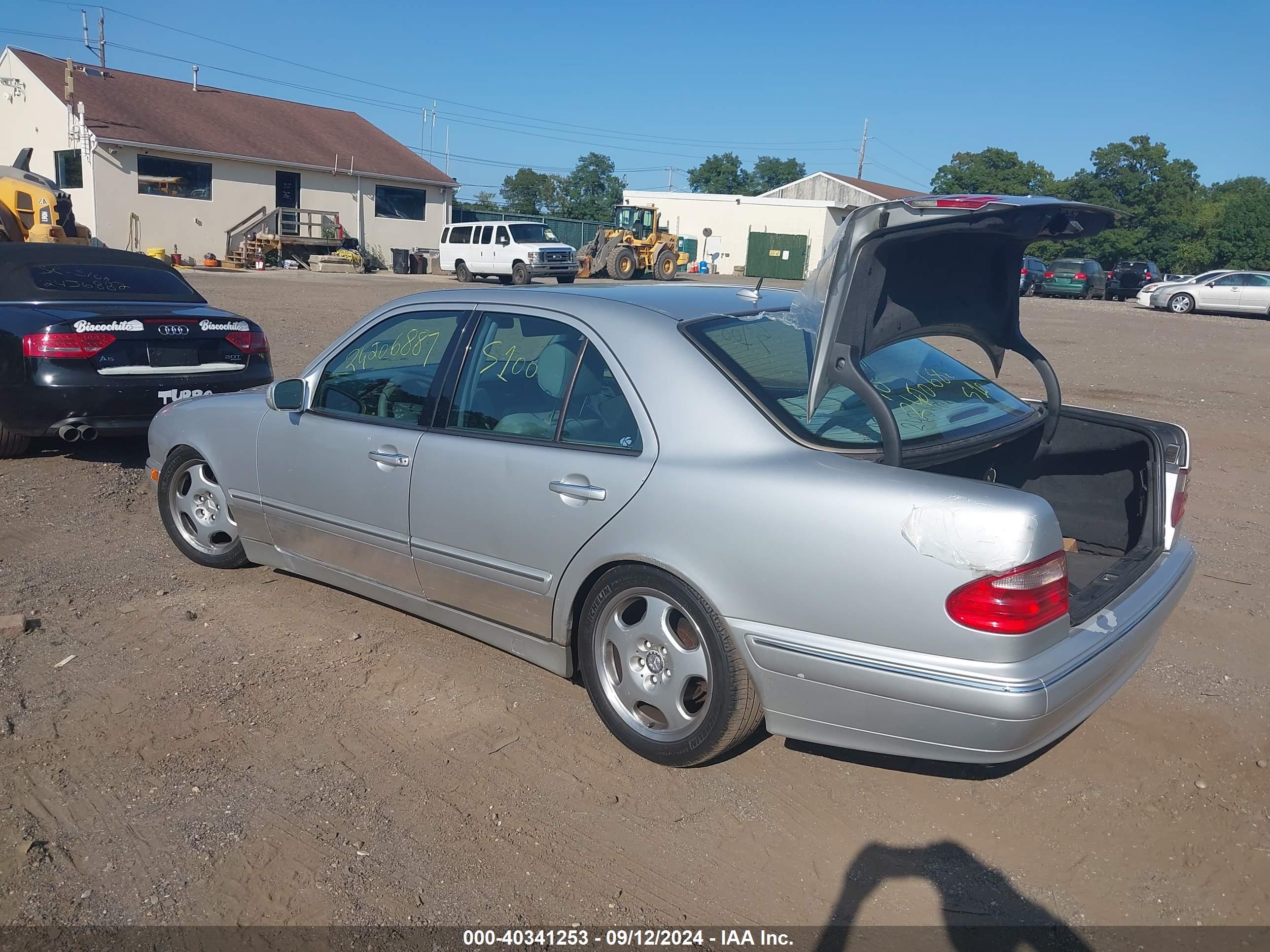 MERCEDES-BENZ E image 3