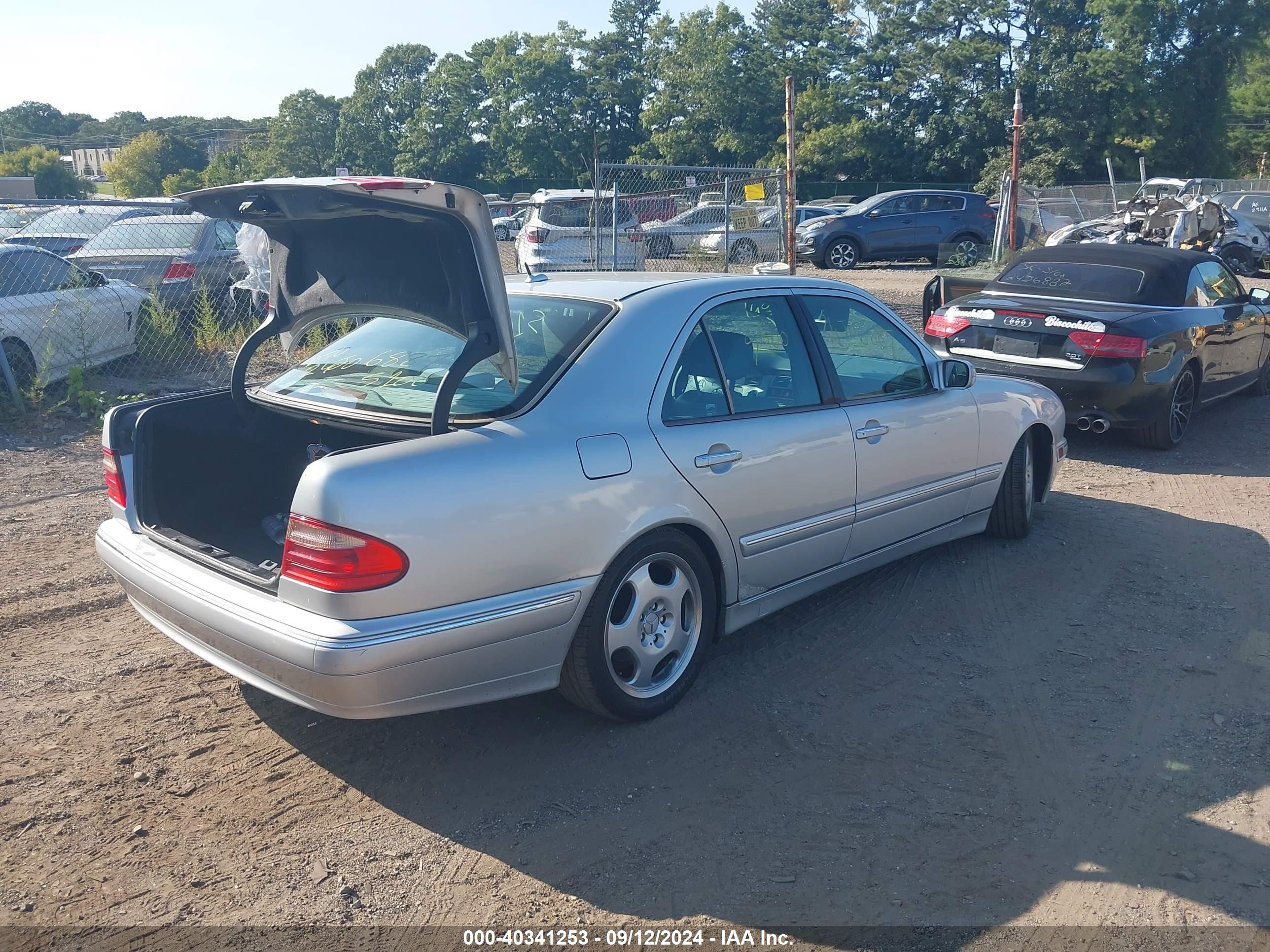 MERCEDES-BENZ E image 4