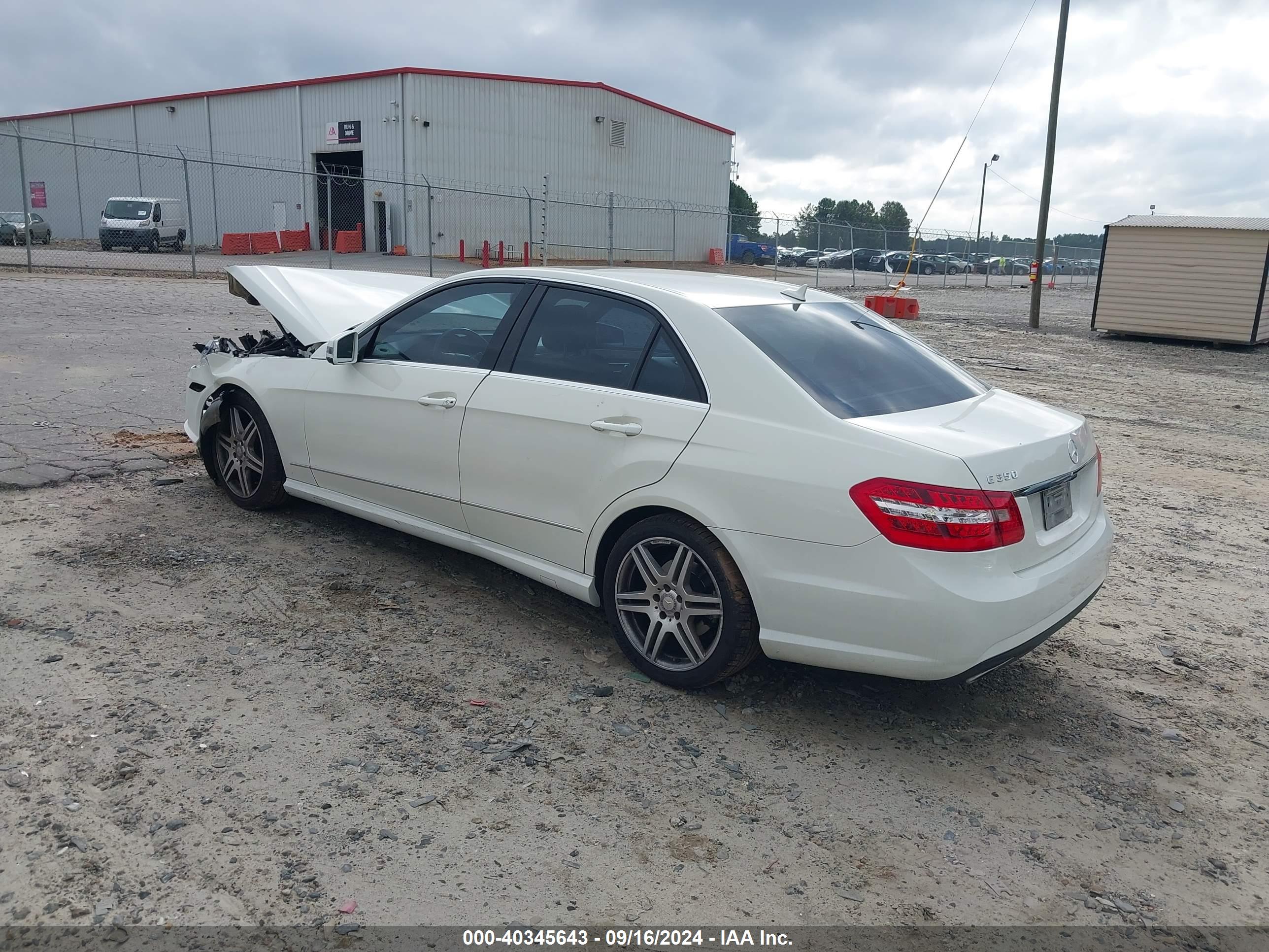 MERCEDES-BENZ E image 3