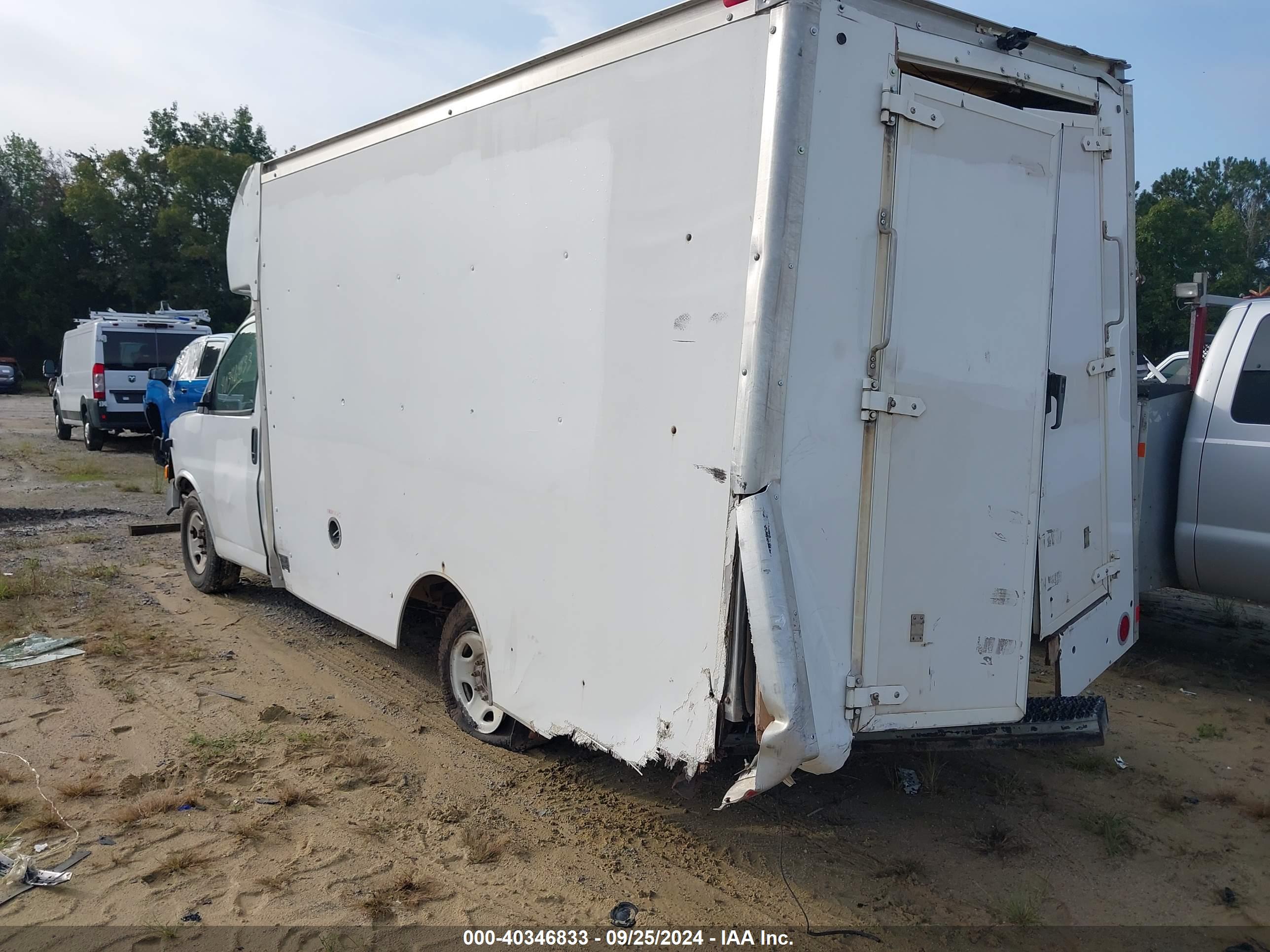 CHEVROLET EXPRESS image 3