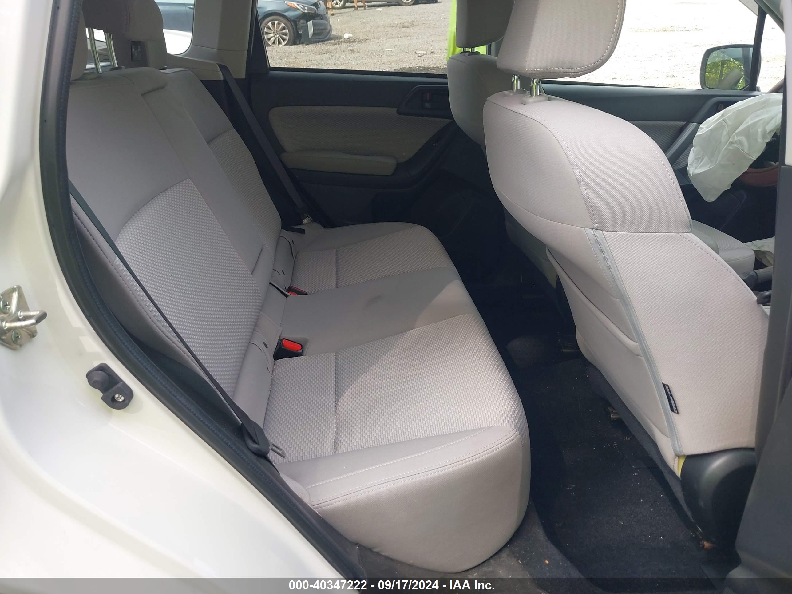 SUBARU FORESTER image 8
