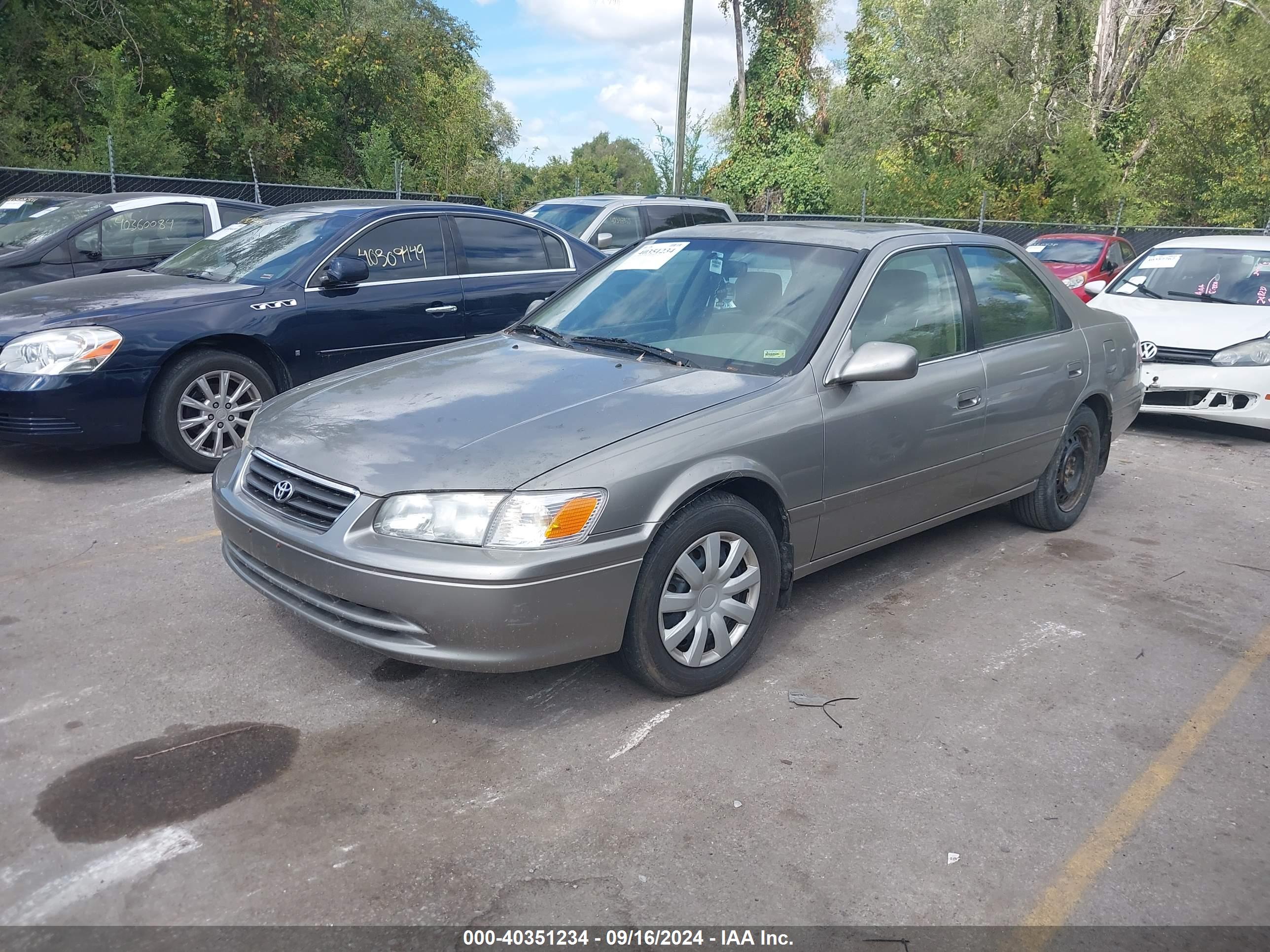 TOYOTA CAMRY image 2