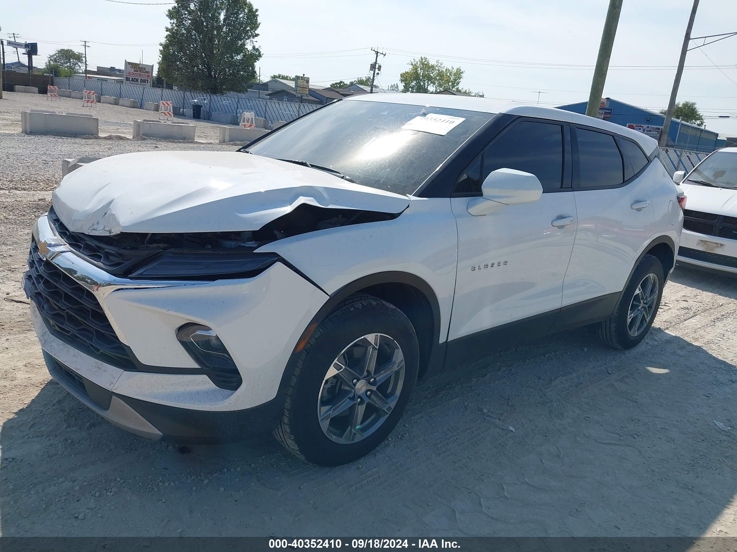 CHEVROLET BLAZER image 2