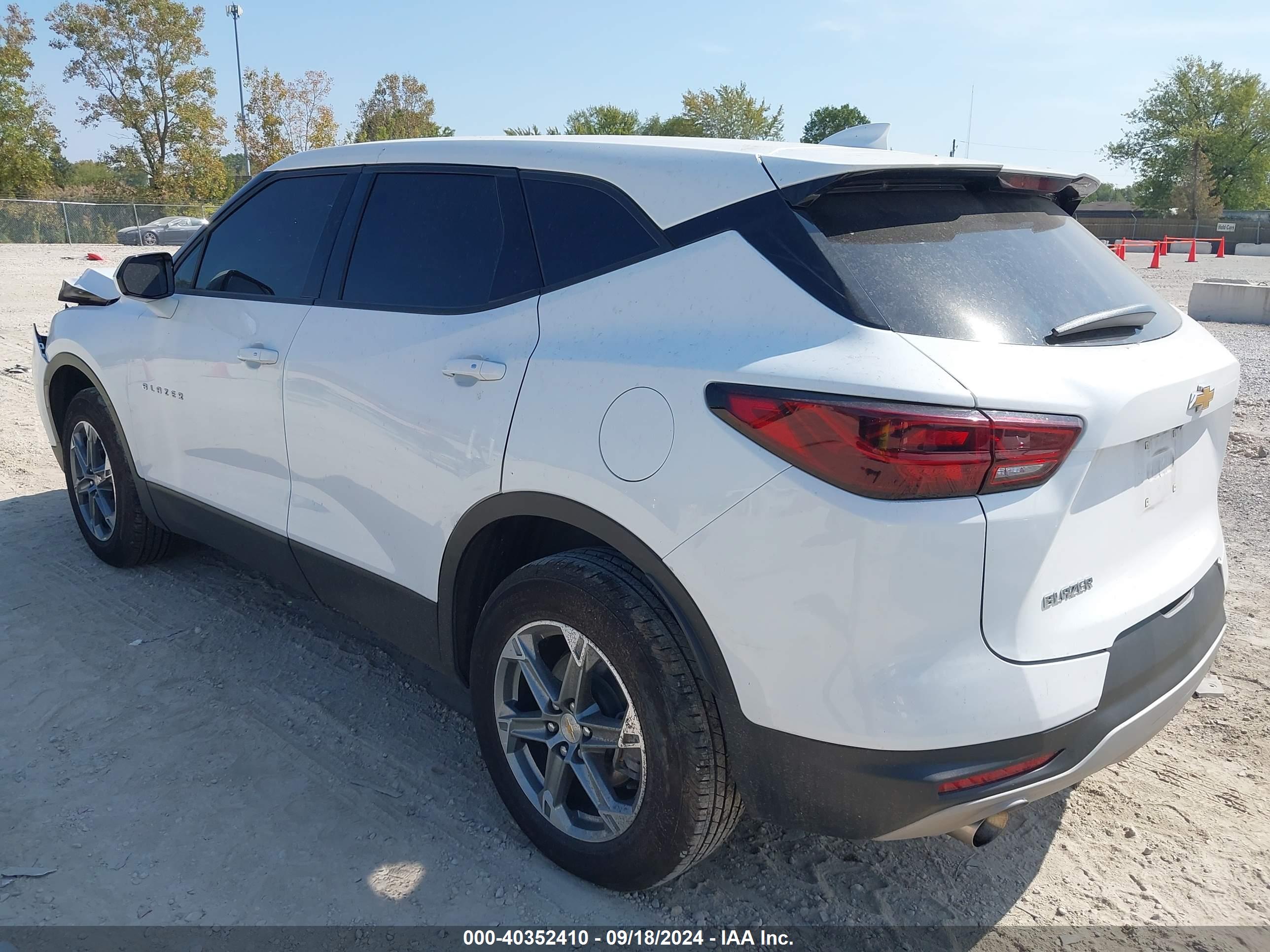CHEVROLET BLAZER image 3