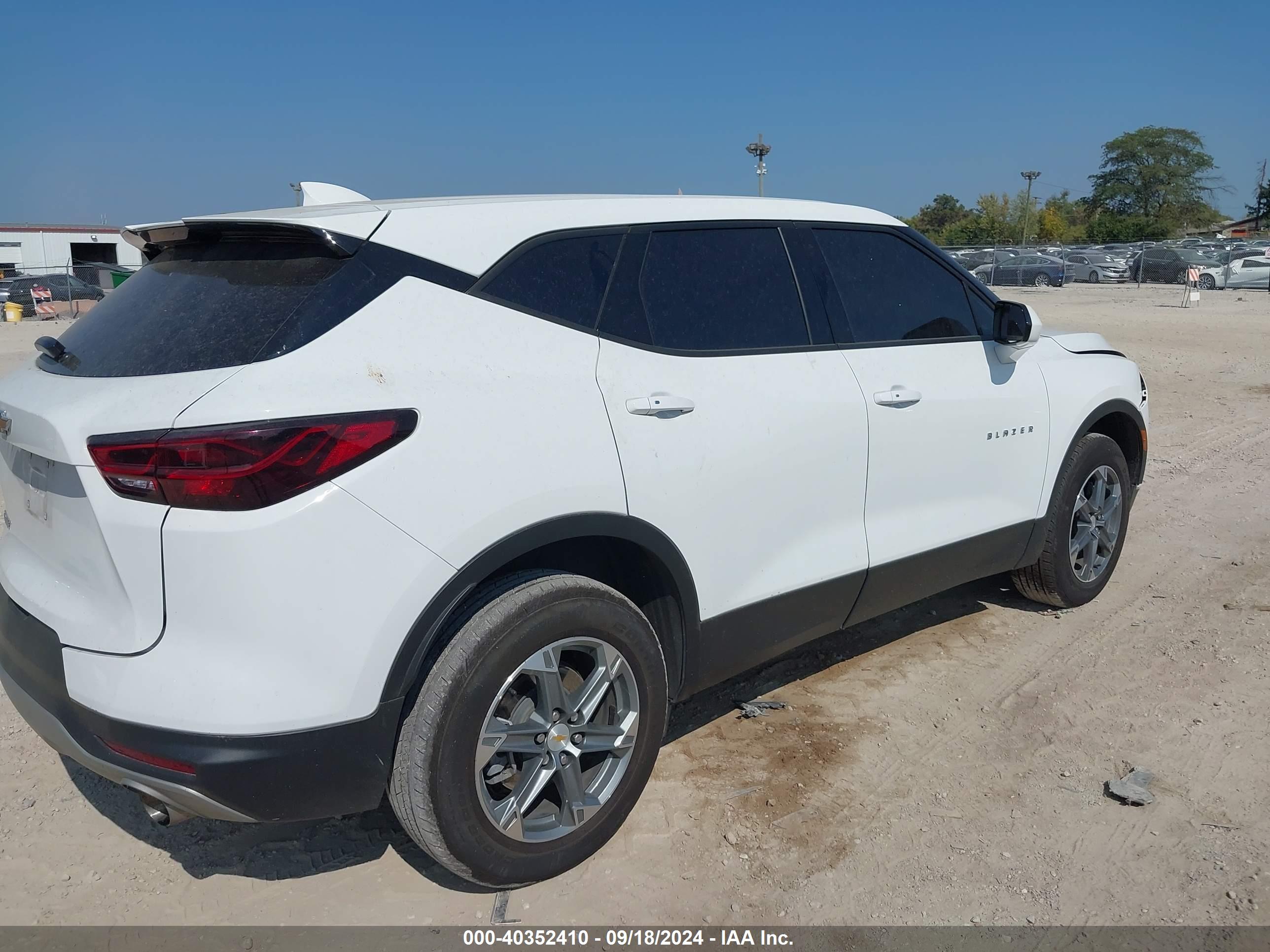 CHEVROLET BLAZER image 4