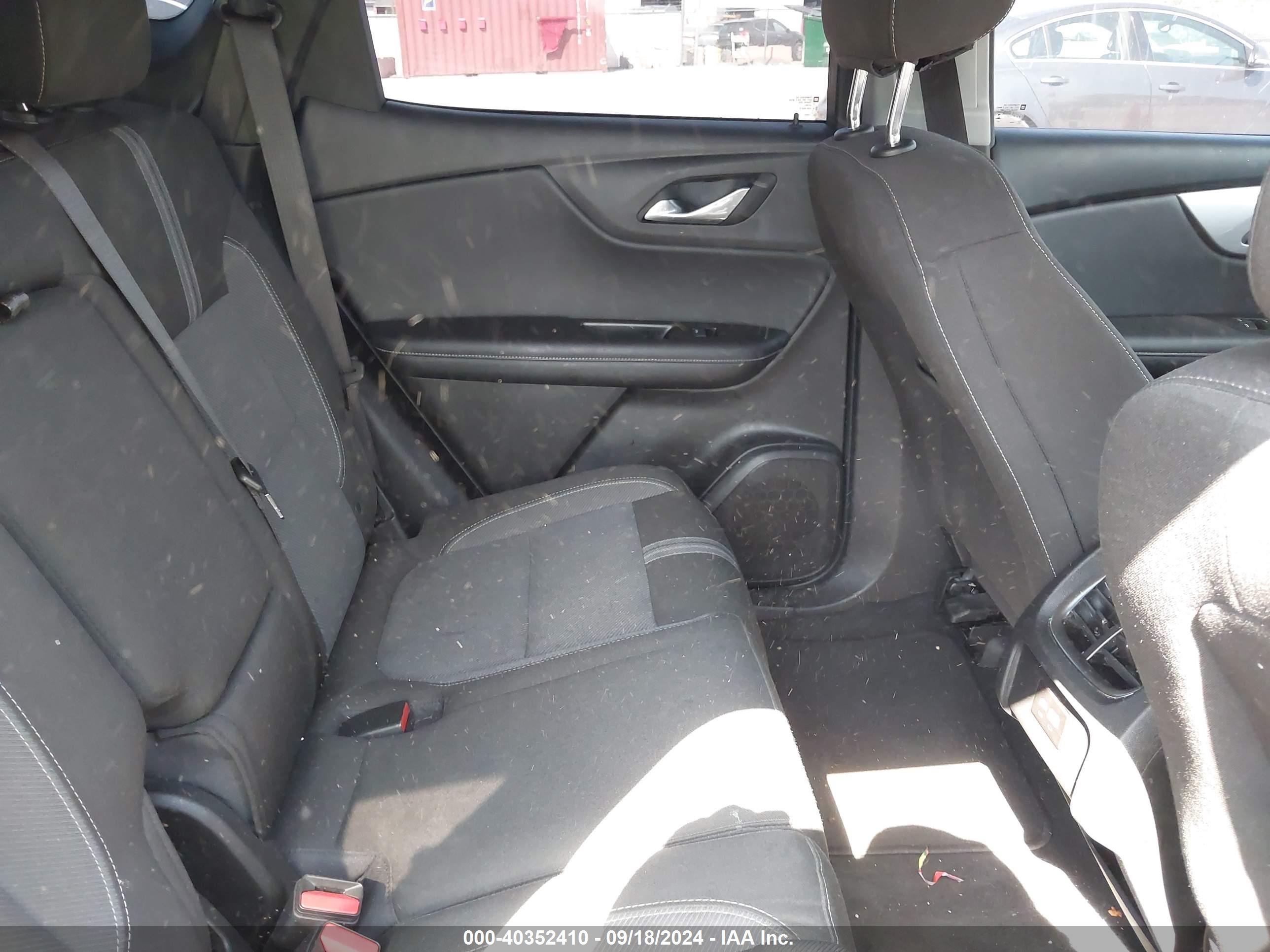 CHEVROLET BLAZER image 8