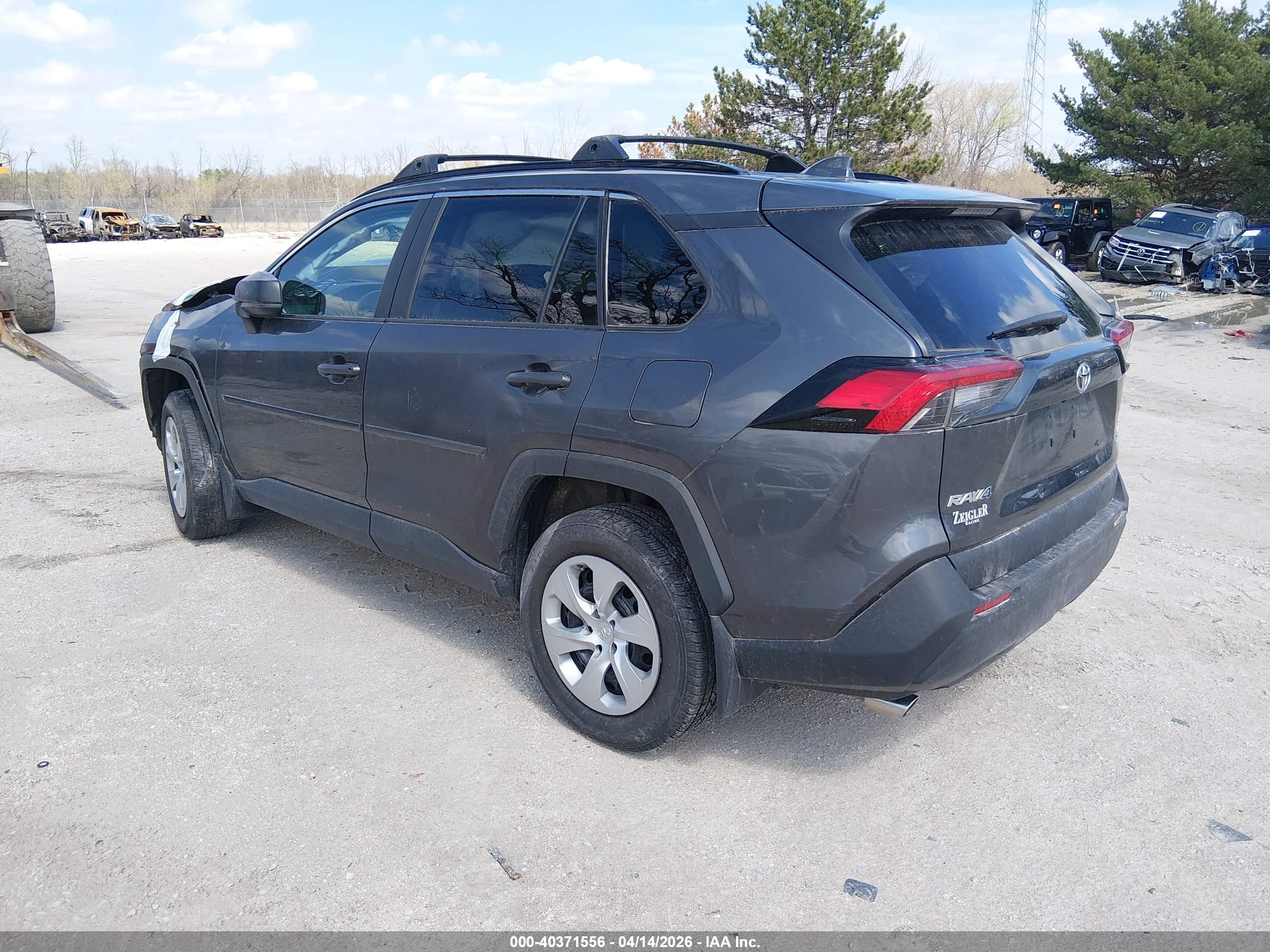 TOYOTA RAV4 image 3