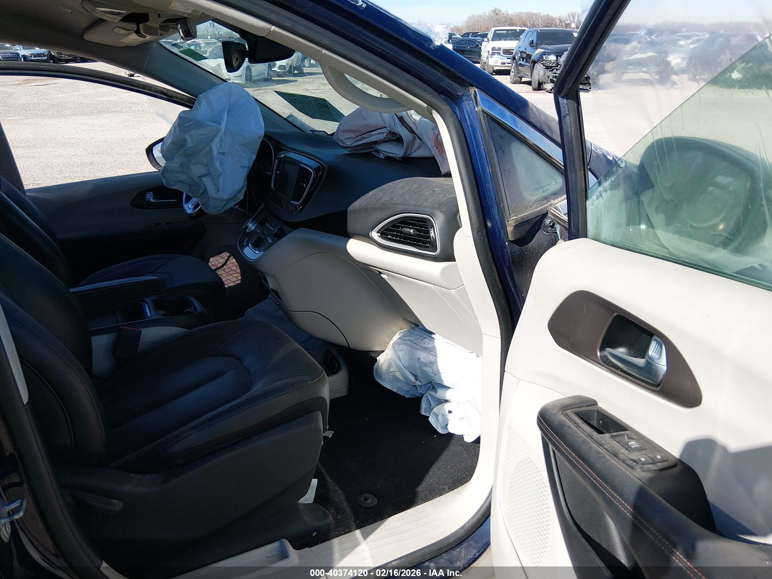 CHRYSLER PACIFICA image 5