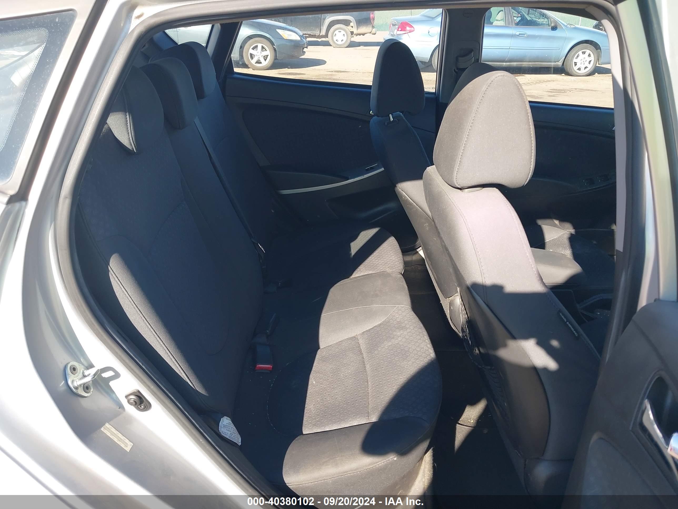 HYUNDAI ACCENT image 8