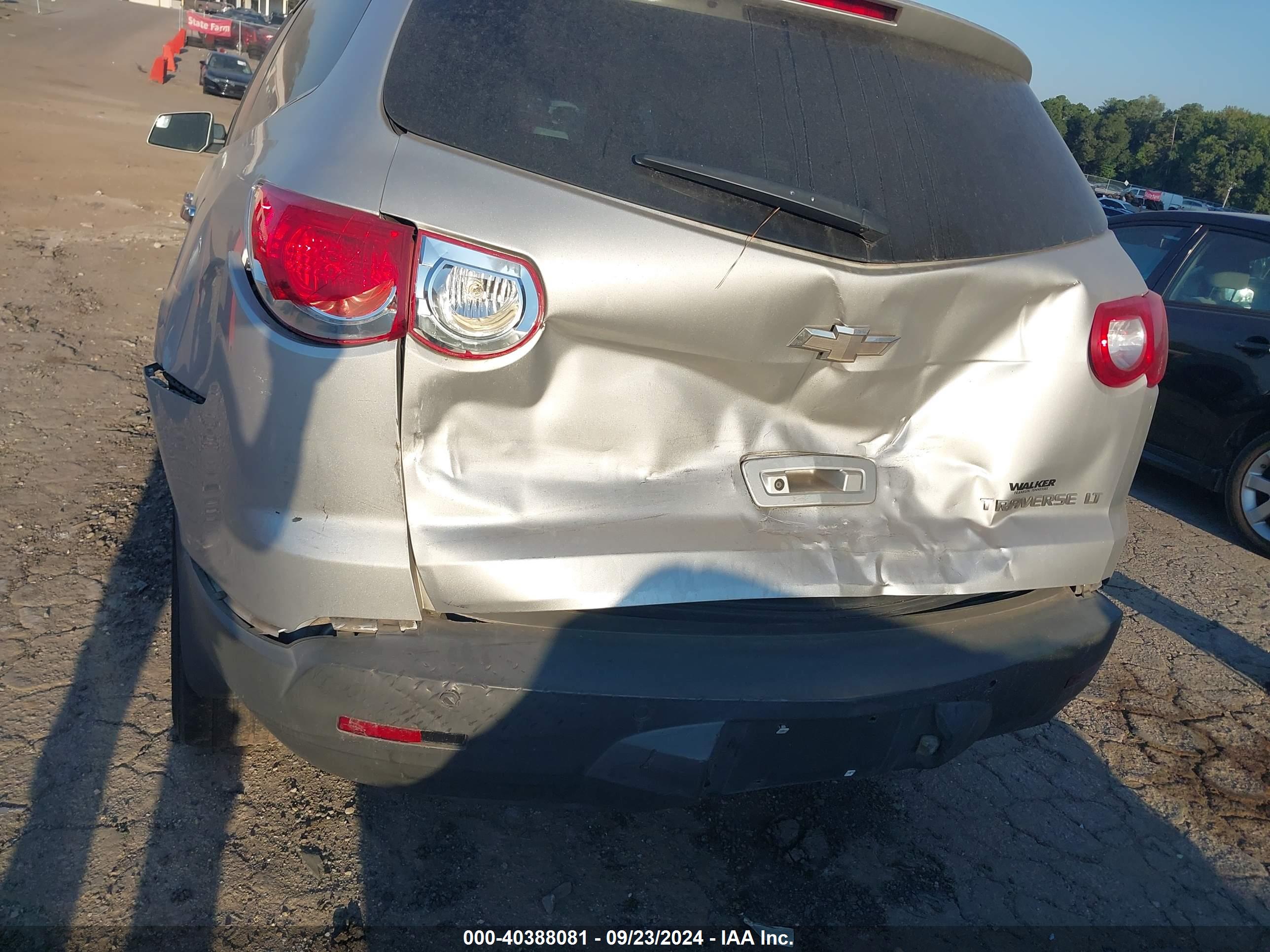 CHEVROLET TRAVERSE image 6