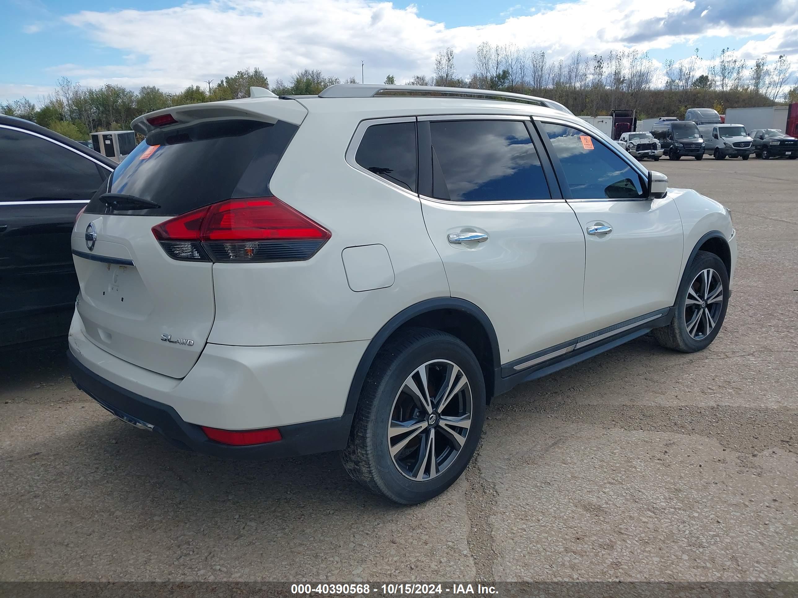 NISSAN ROGUE image 4