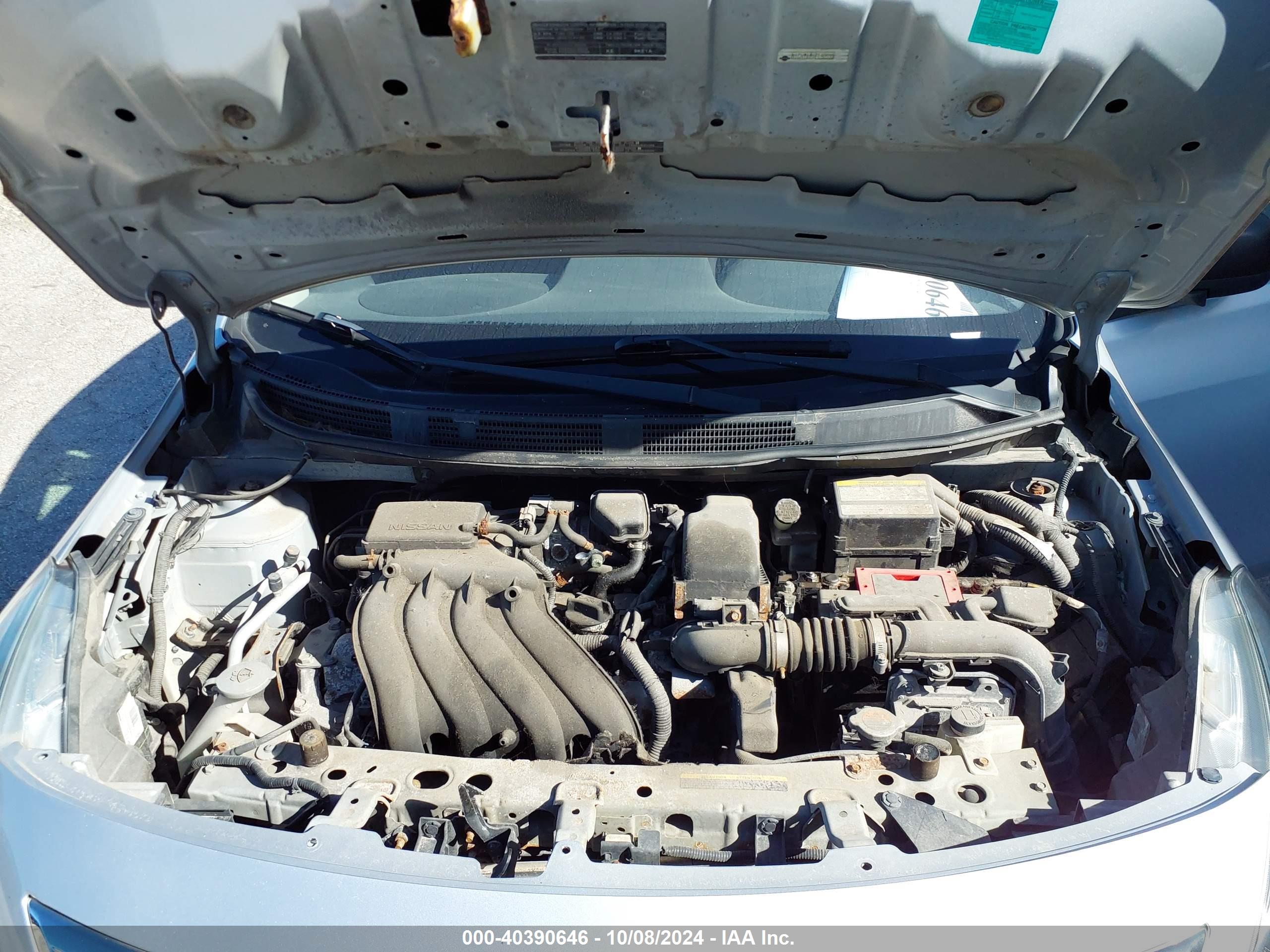 NISSAN VERSA image 10