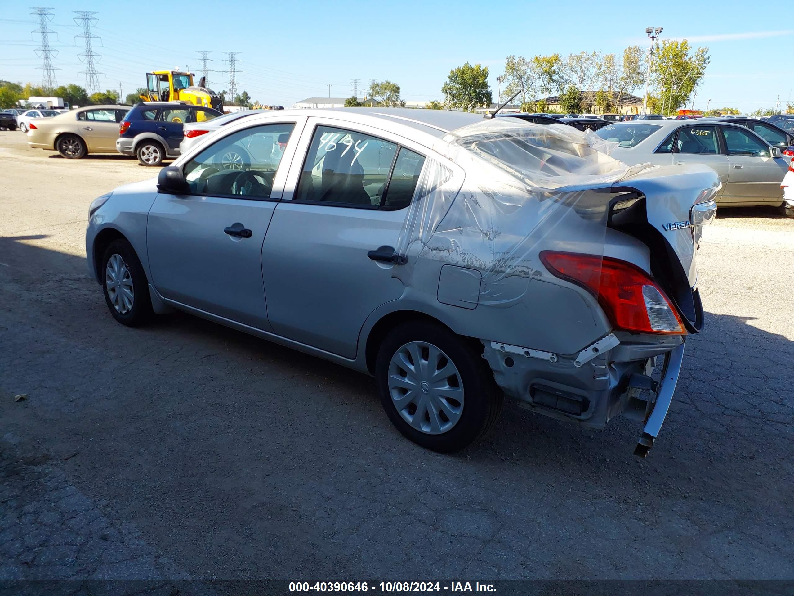 NISSAN VERSA image 3