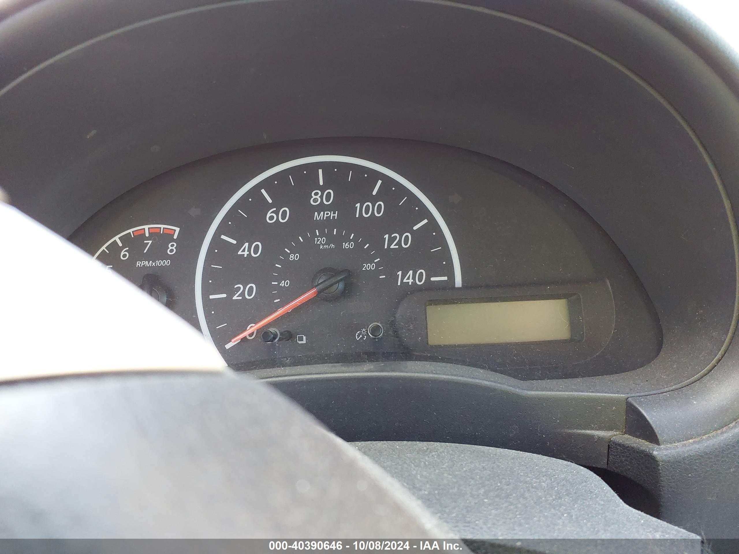NISSAN VERSA image 7