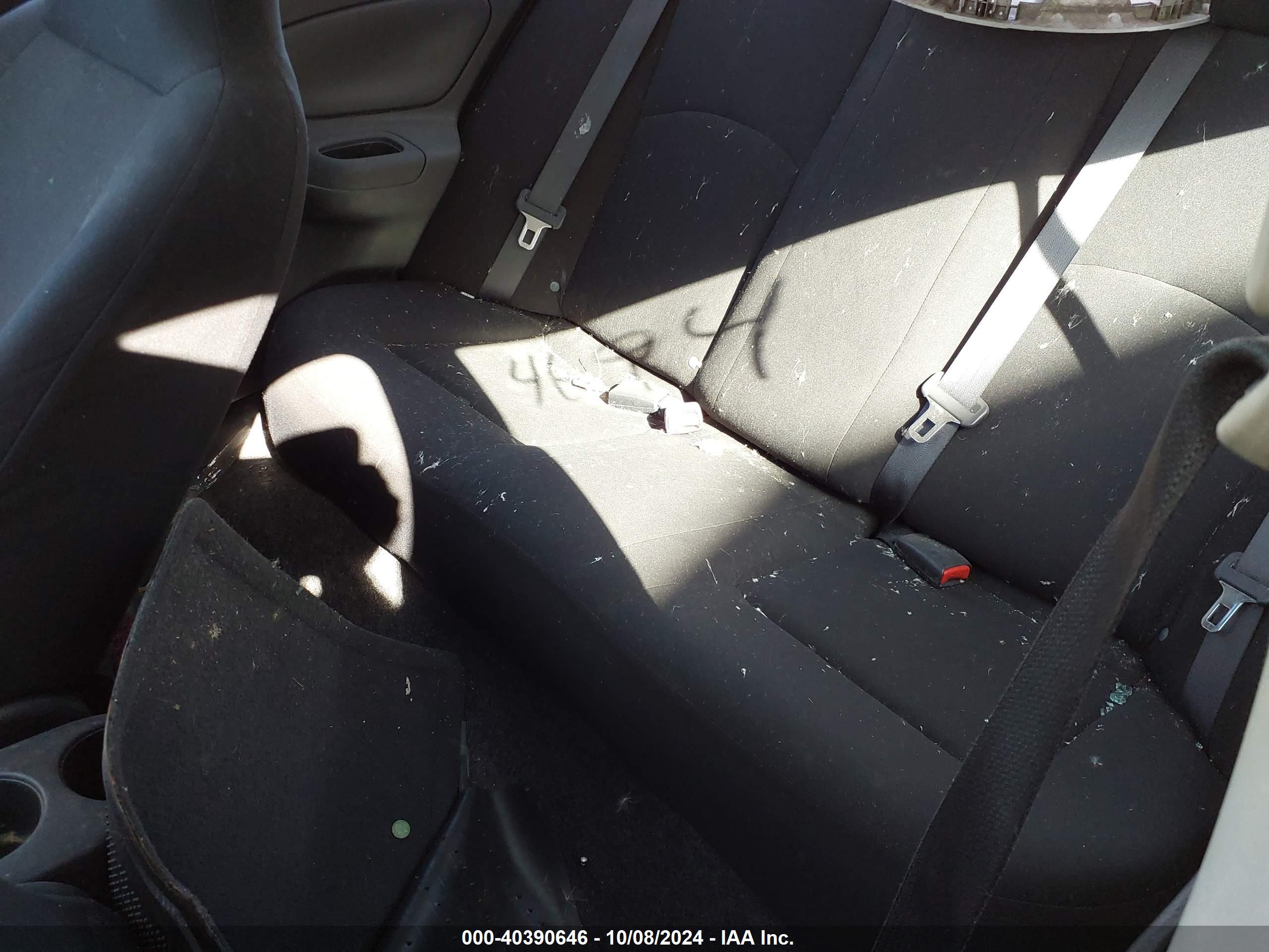 NISSAN VERSA image 8