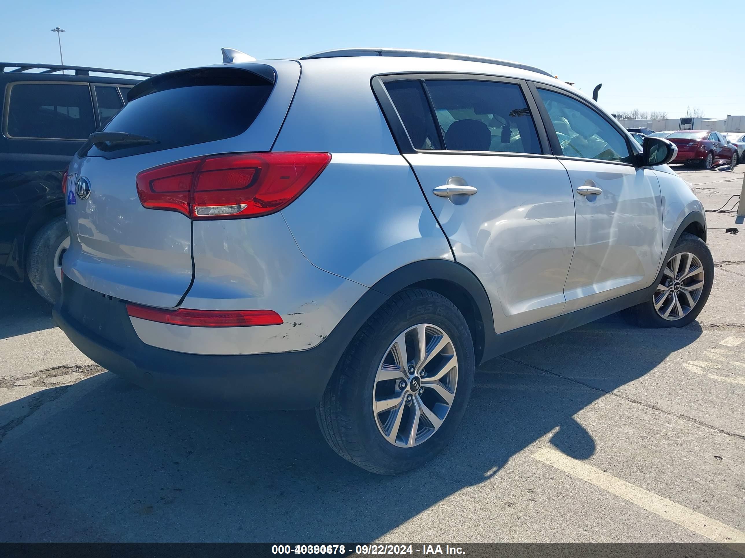 KIA SPORTAGE image 4