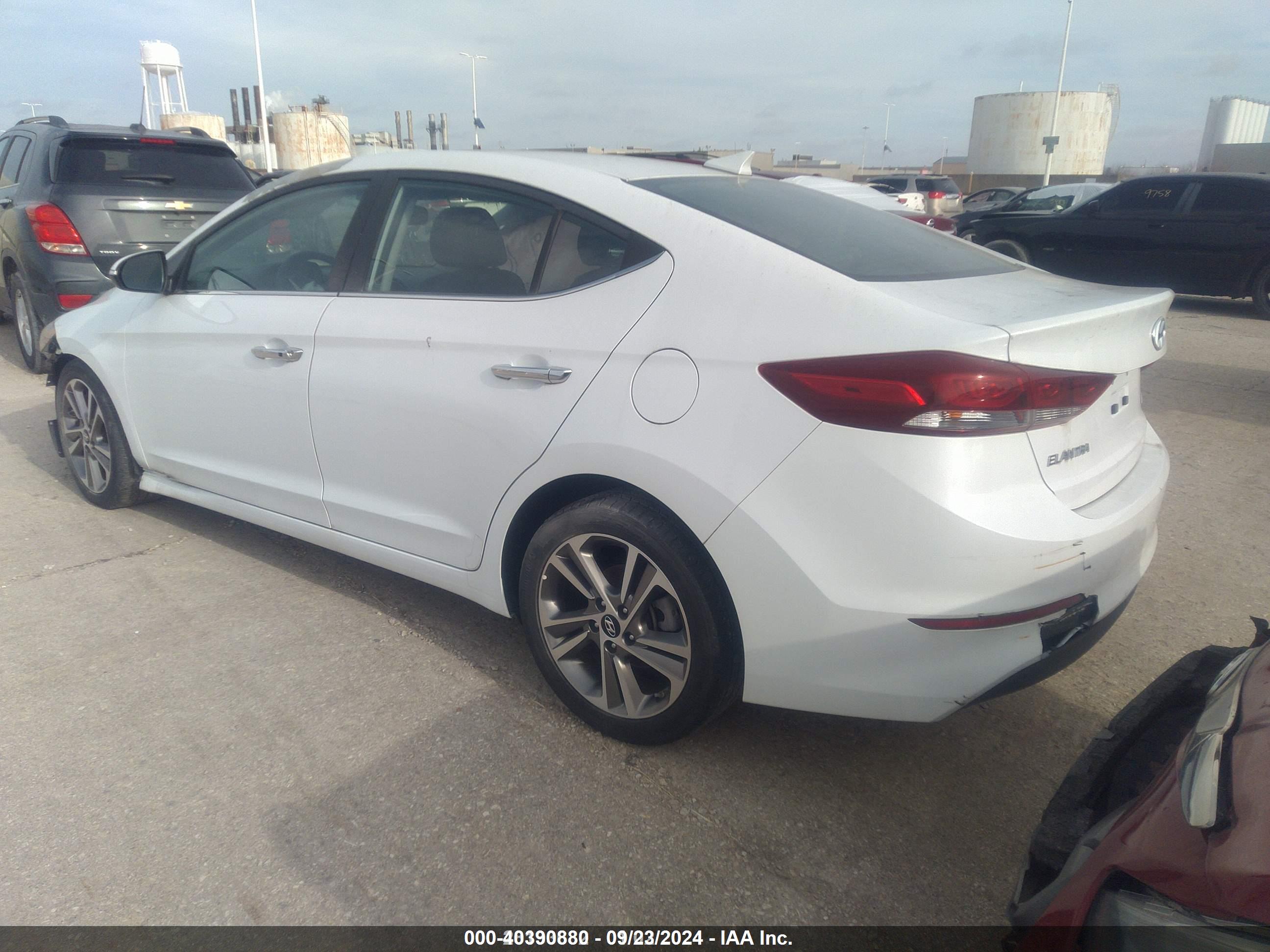 HYUNDAI ELANTRA image 3