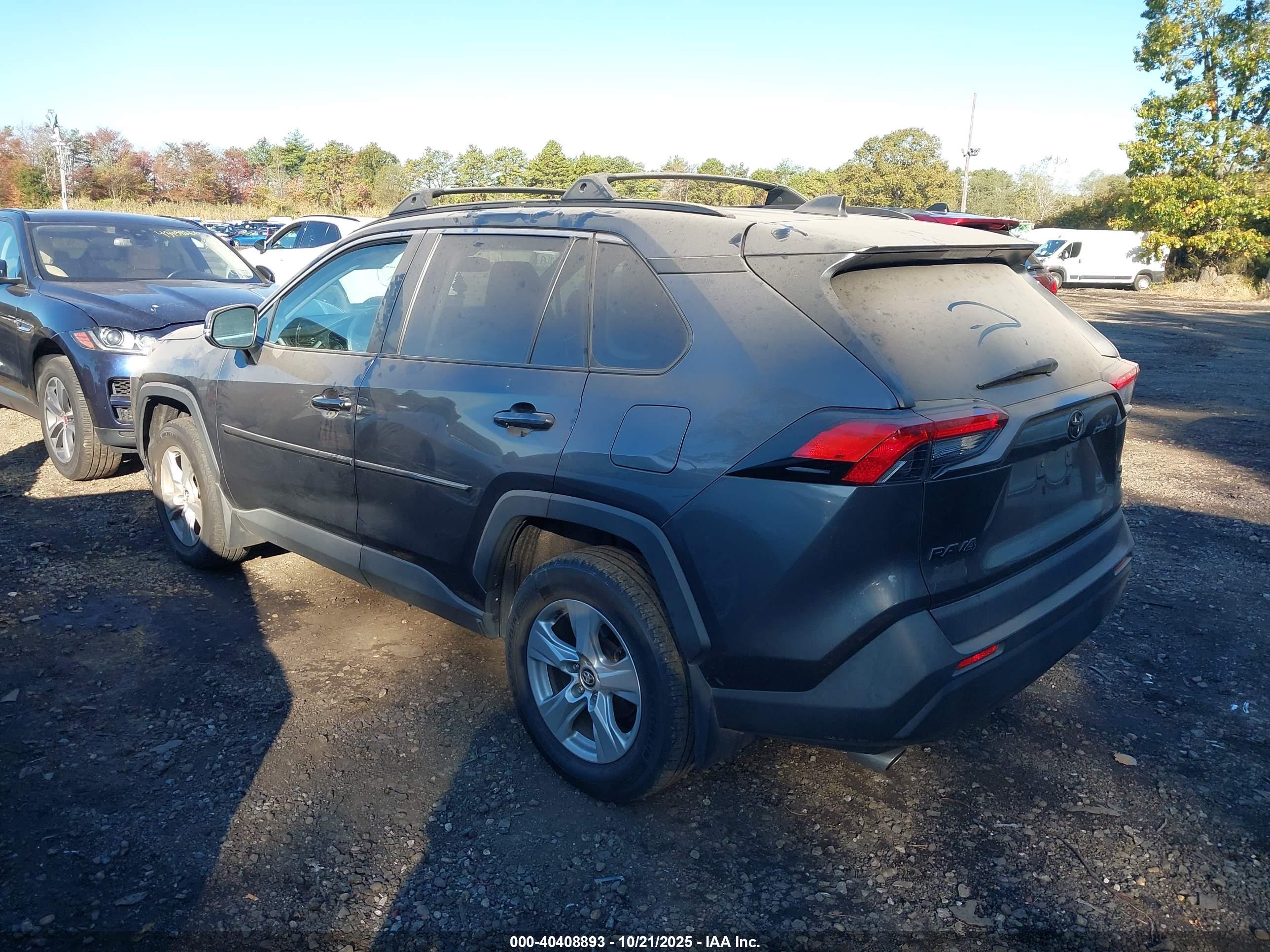 TOYOTA RAV4 image 3