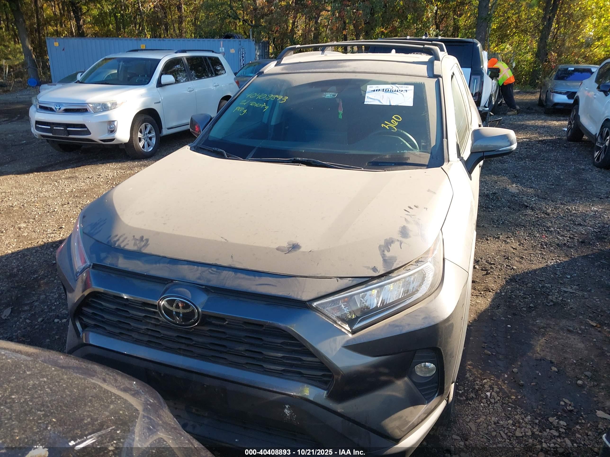 TOYOTA RAV4 image 6