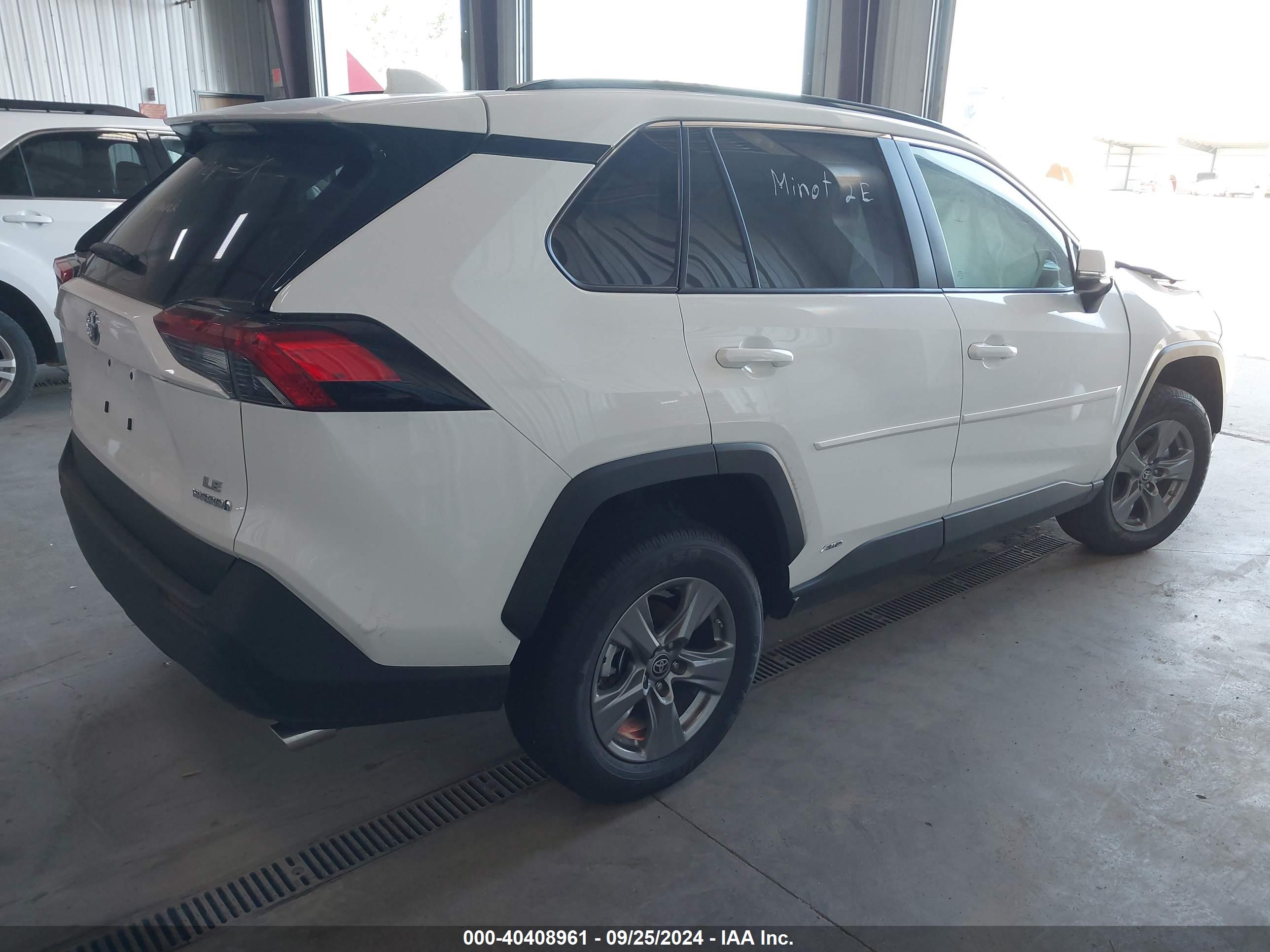 TOYOTA RAV4 image 4