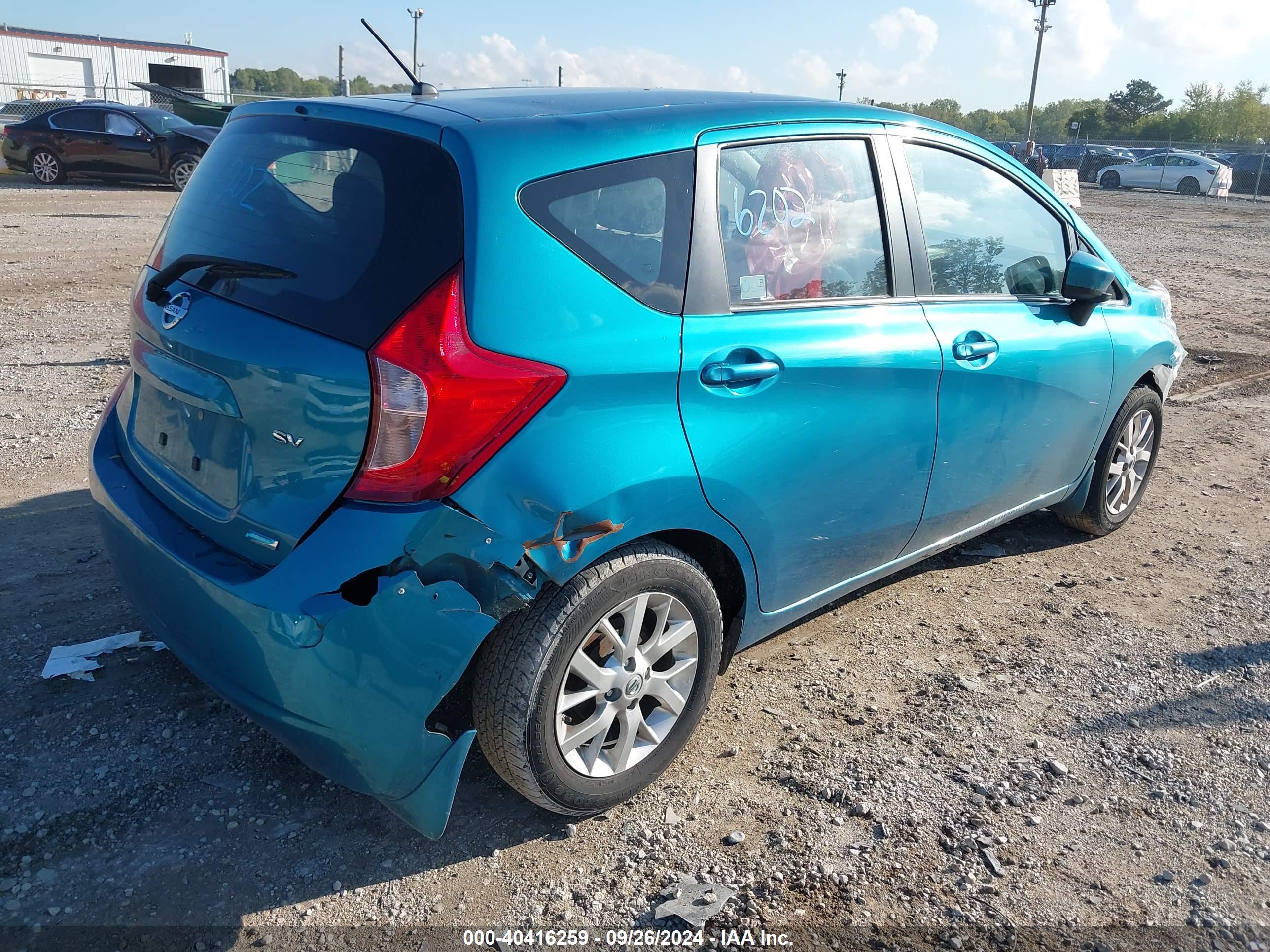 NISSAN VERSA image 4