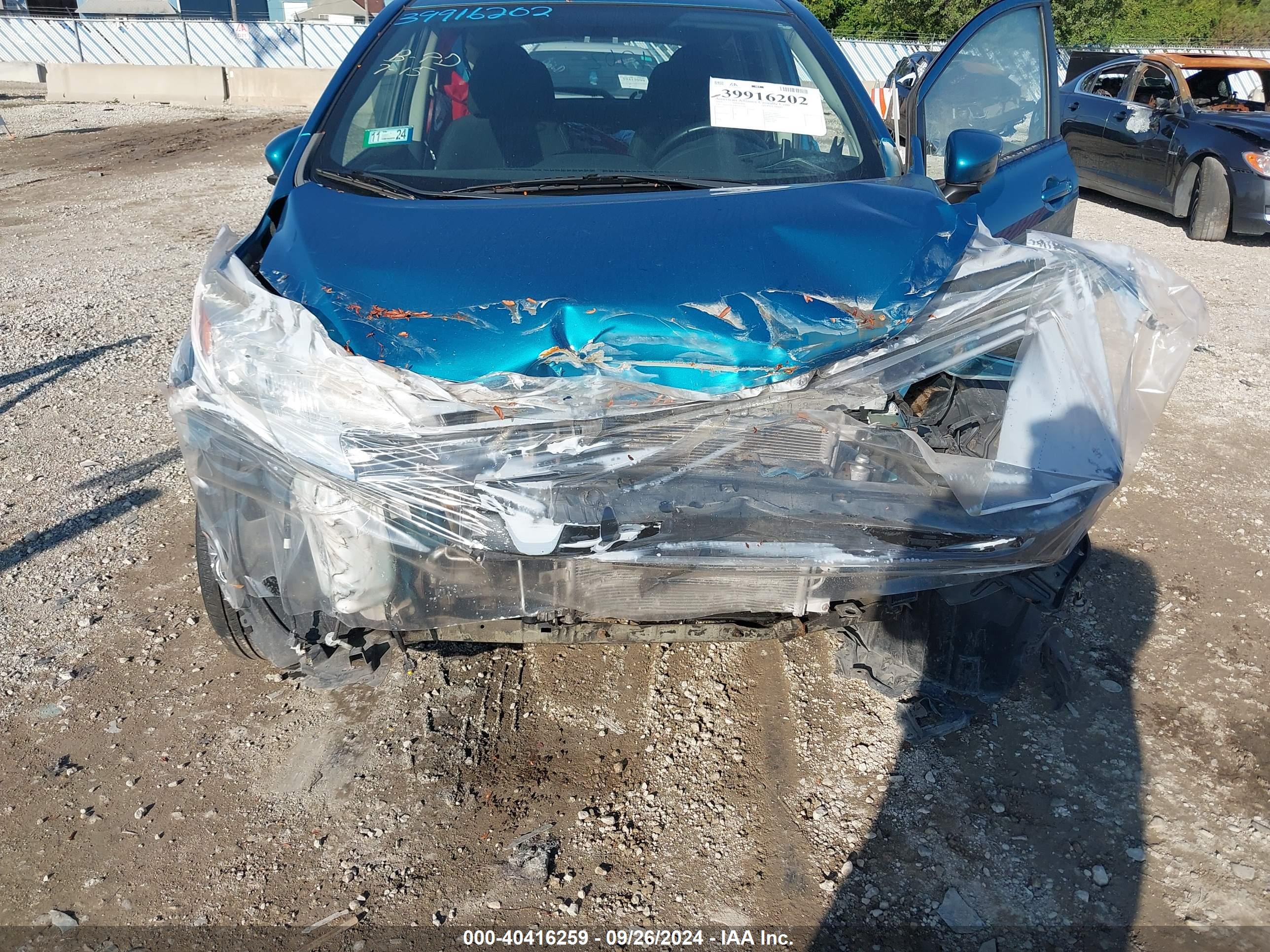 NISSAN VERSA image 6