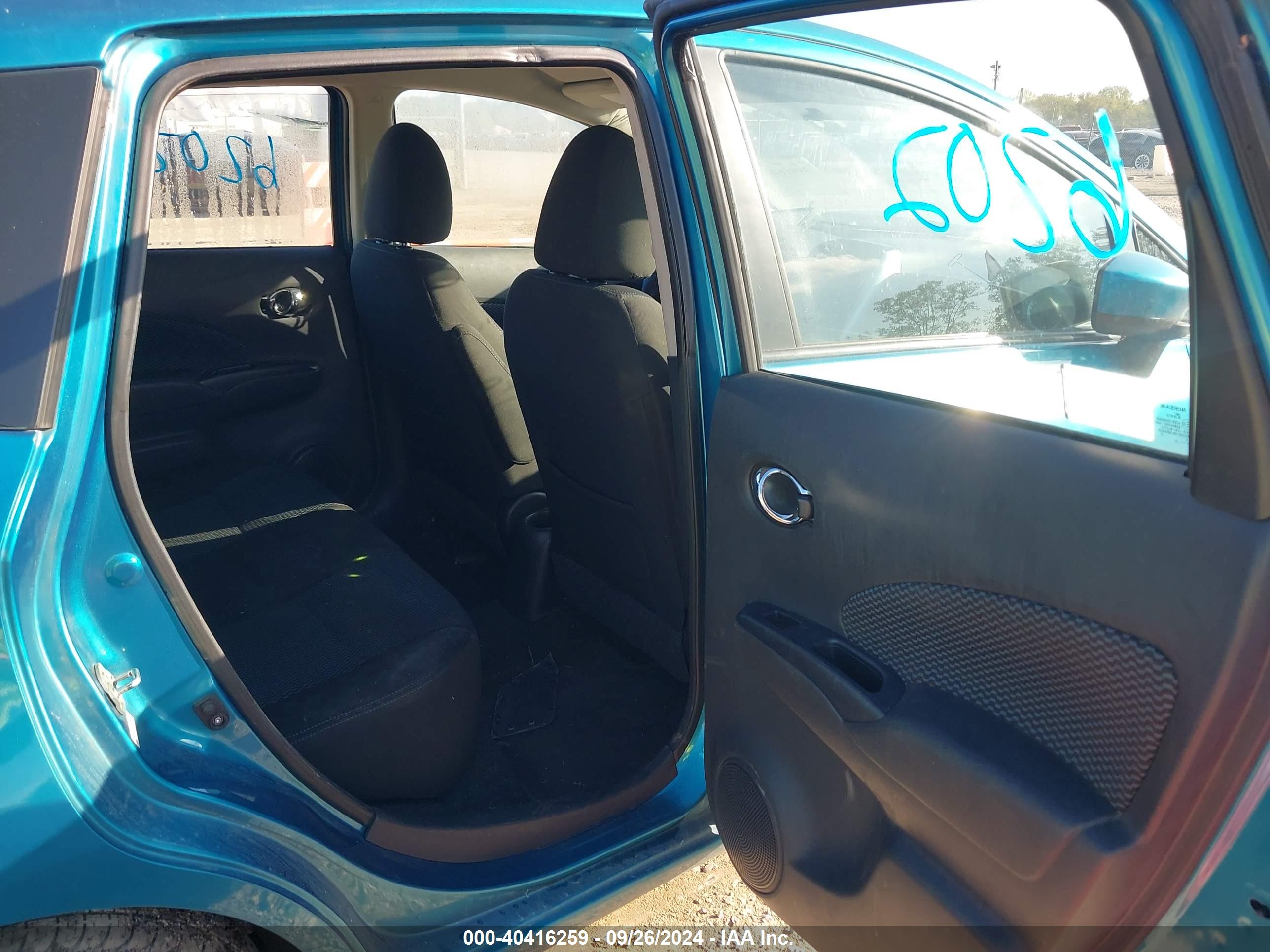 NISSAN VERSA image 8