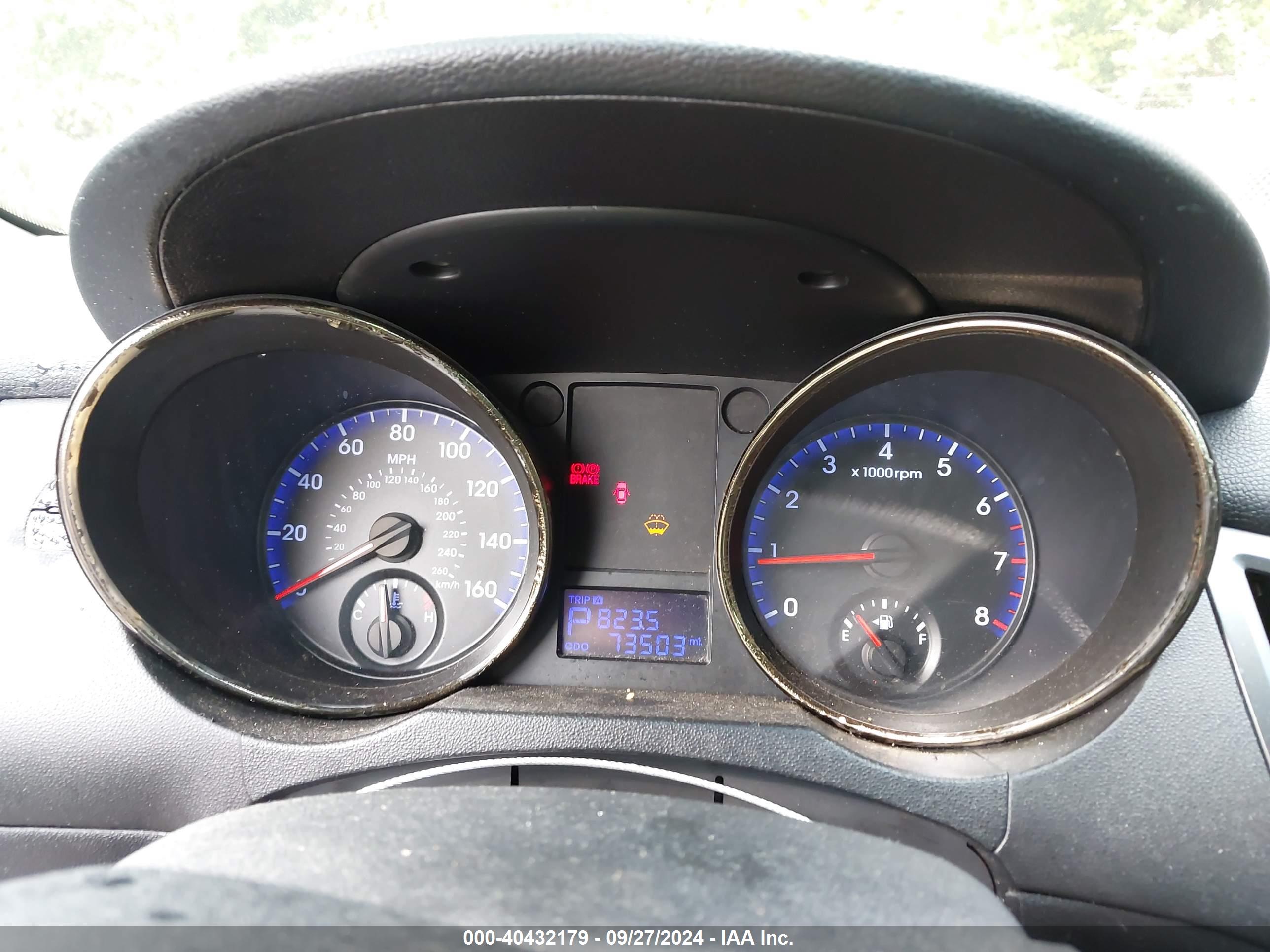 HYUNDAI GENESIS image 7