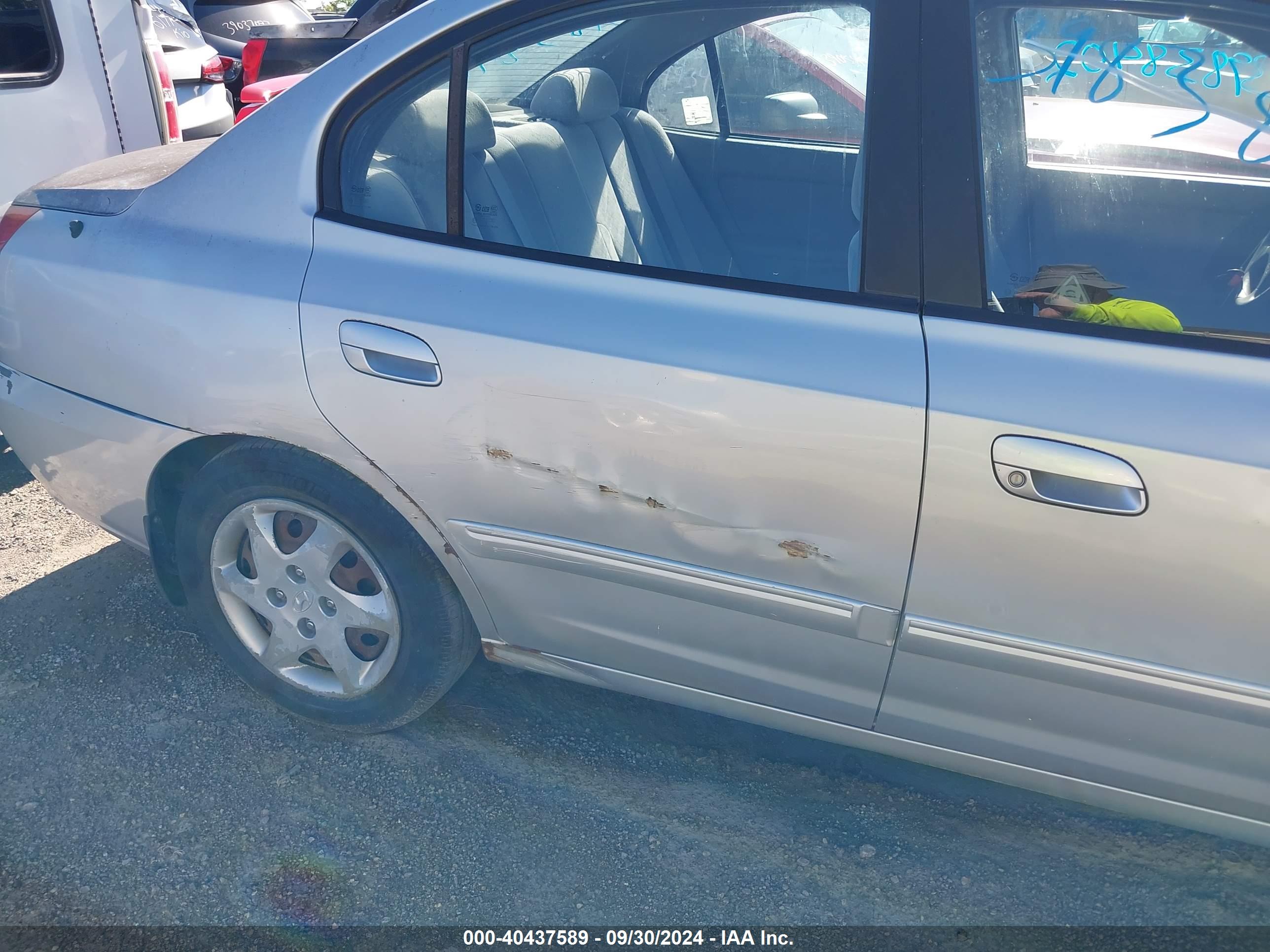 HYUNDAI ELANTRA image 6