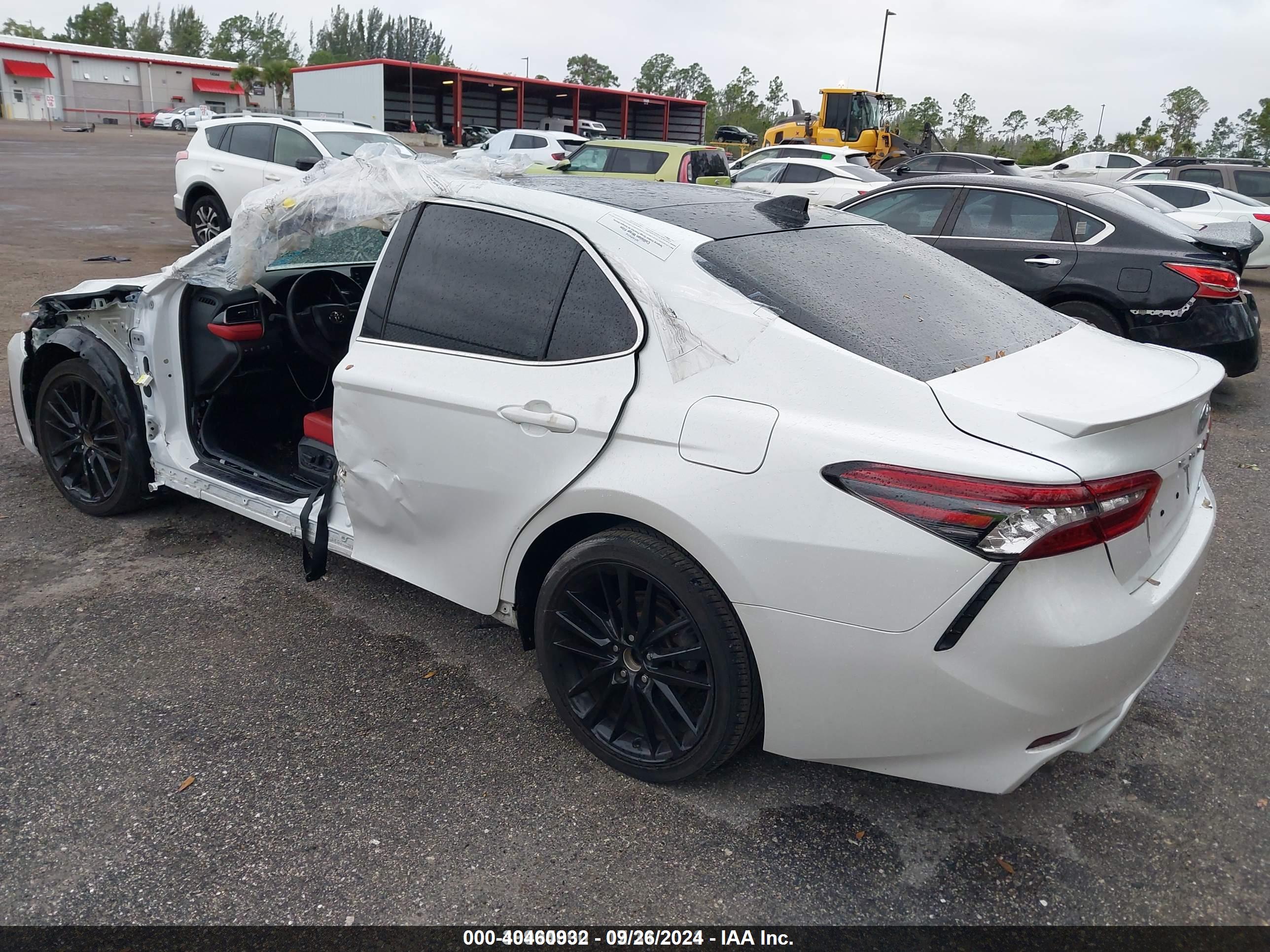 TOYOTA CAMRY image 3