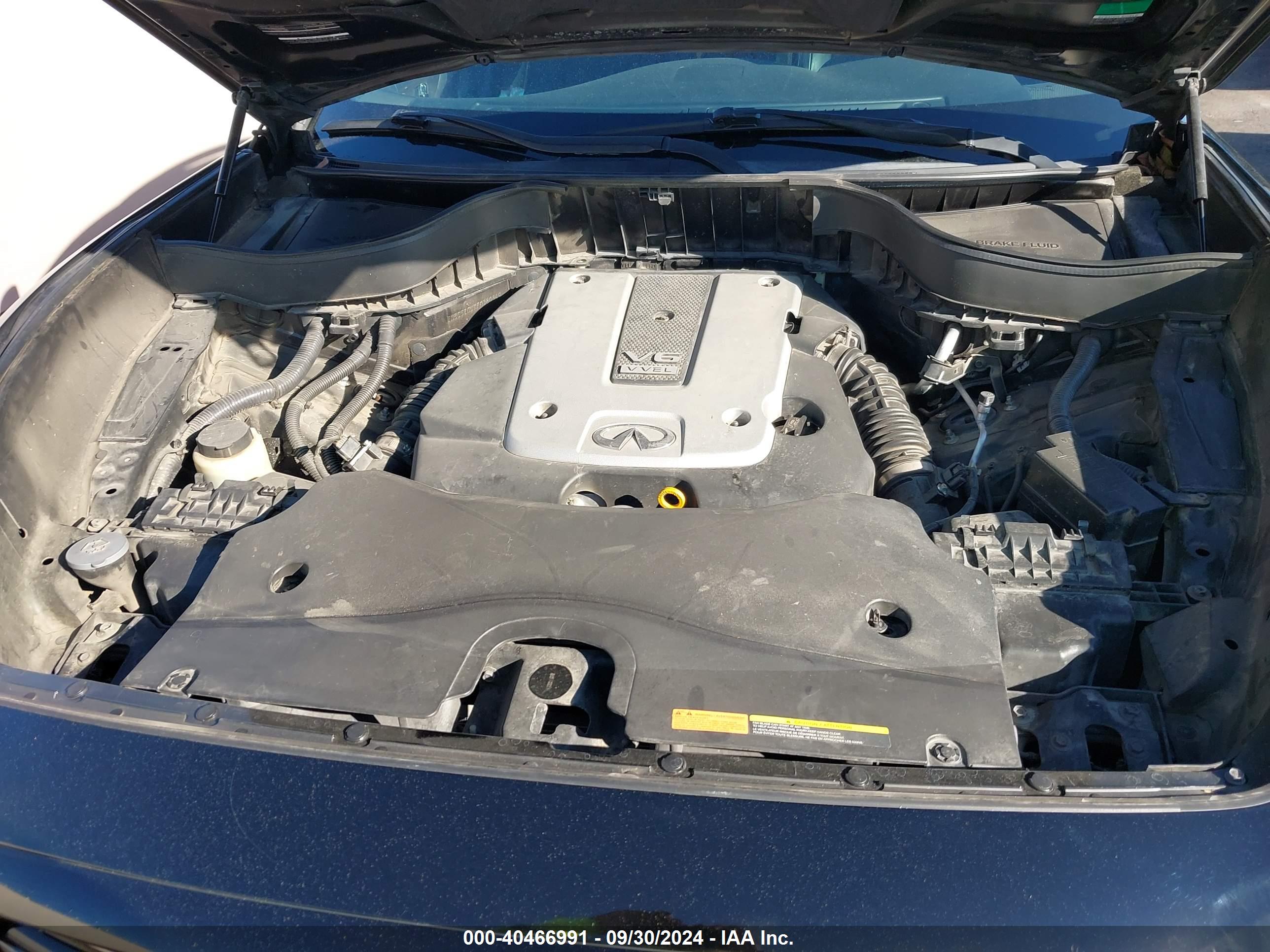 INFINITI QX70 image 10