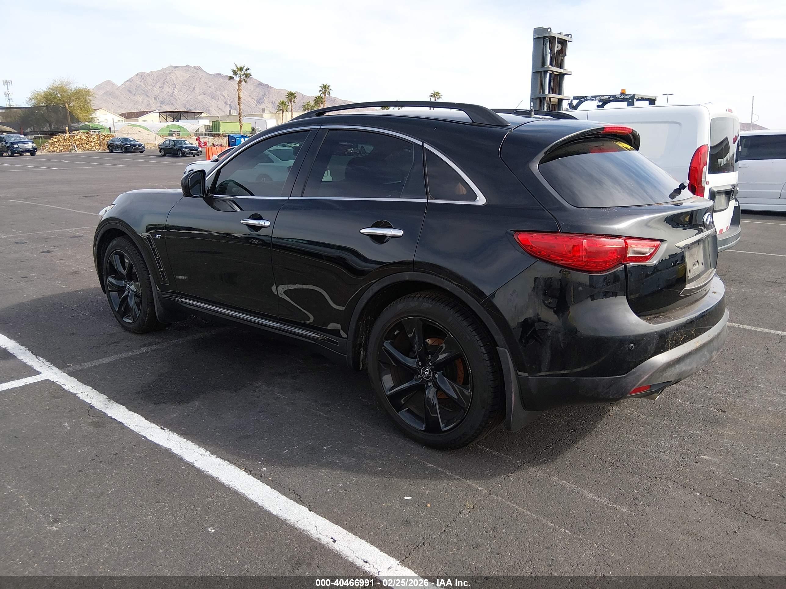 INFINITI QX70 image 3