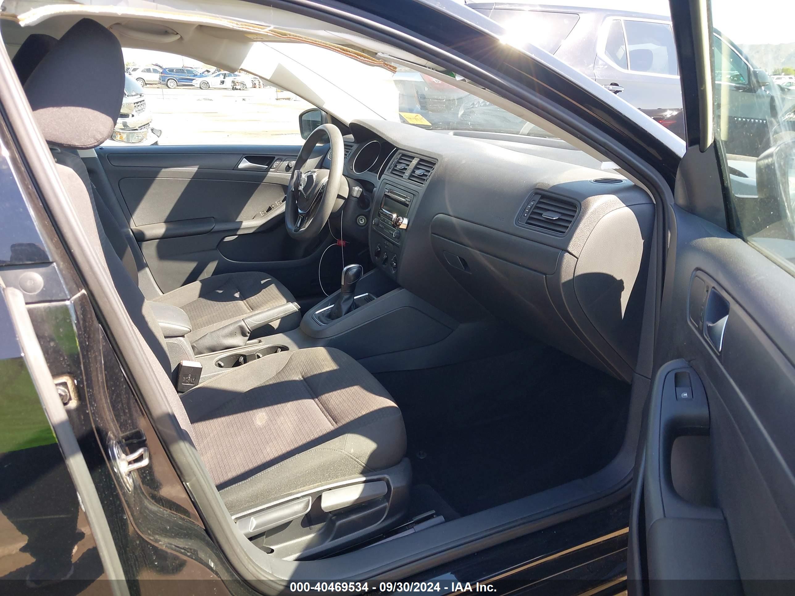 VOLKSWAGEN JETTA image 5