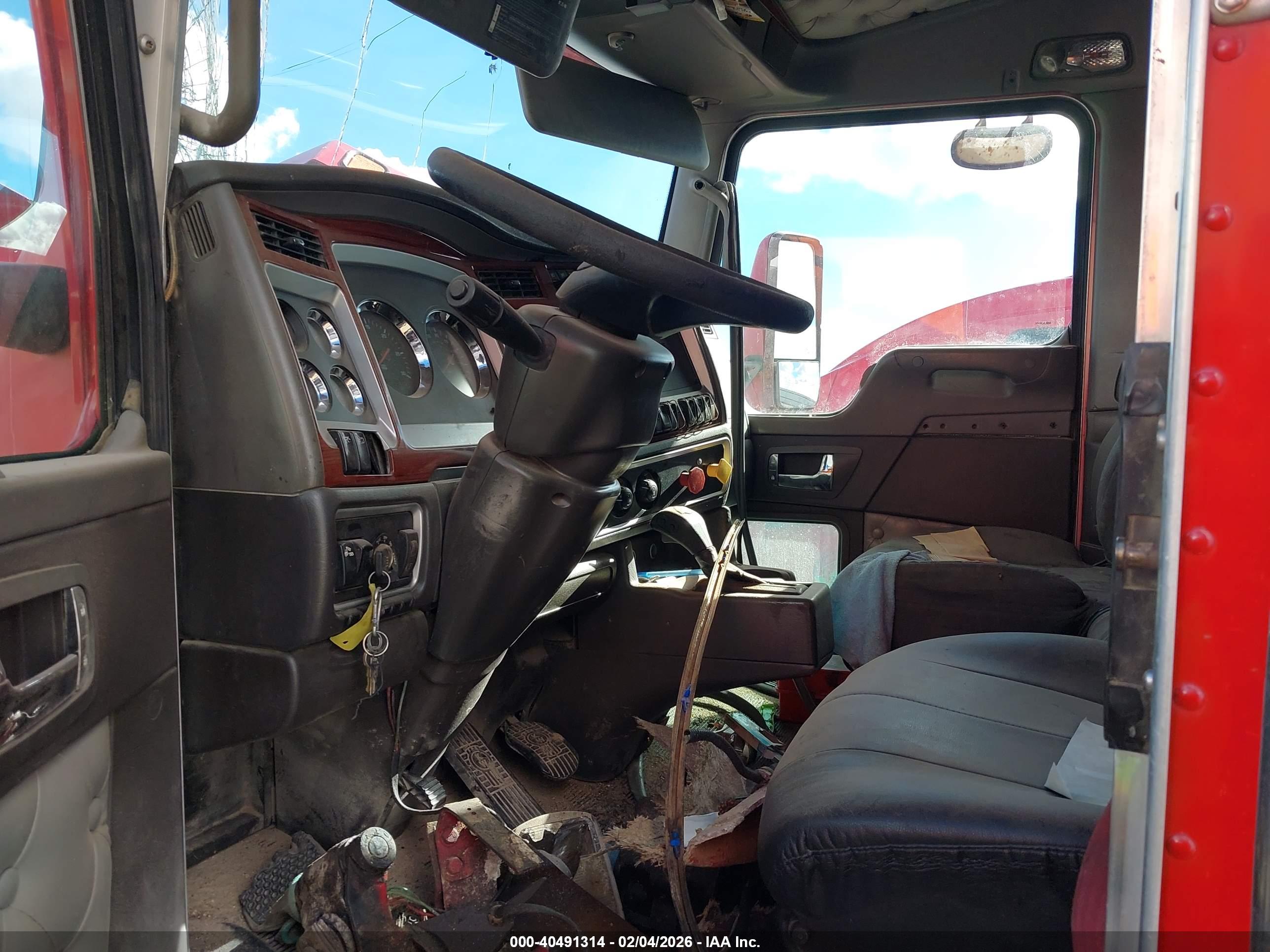 KENWORTH CONSTRUCTION image 7