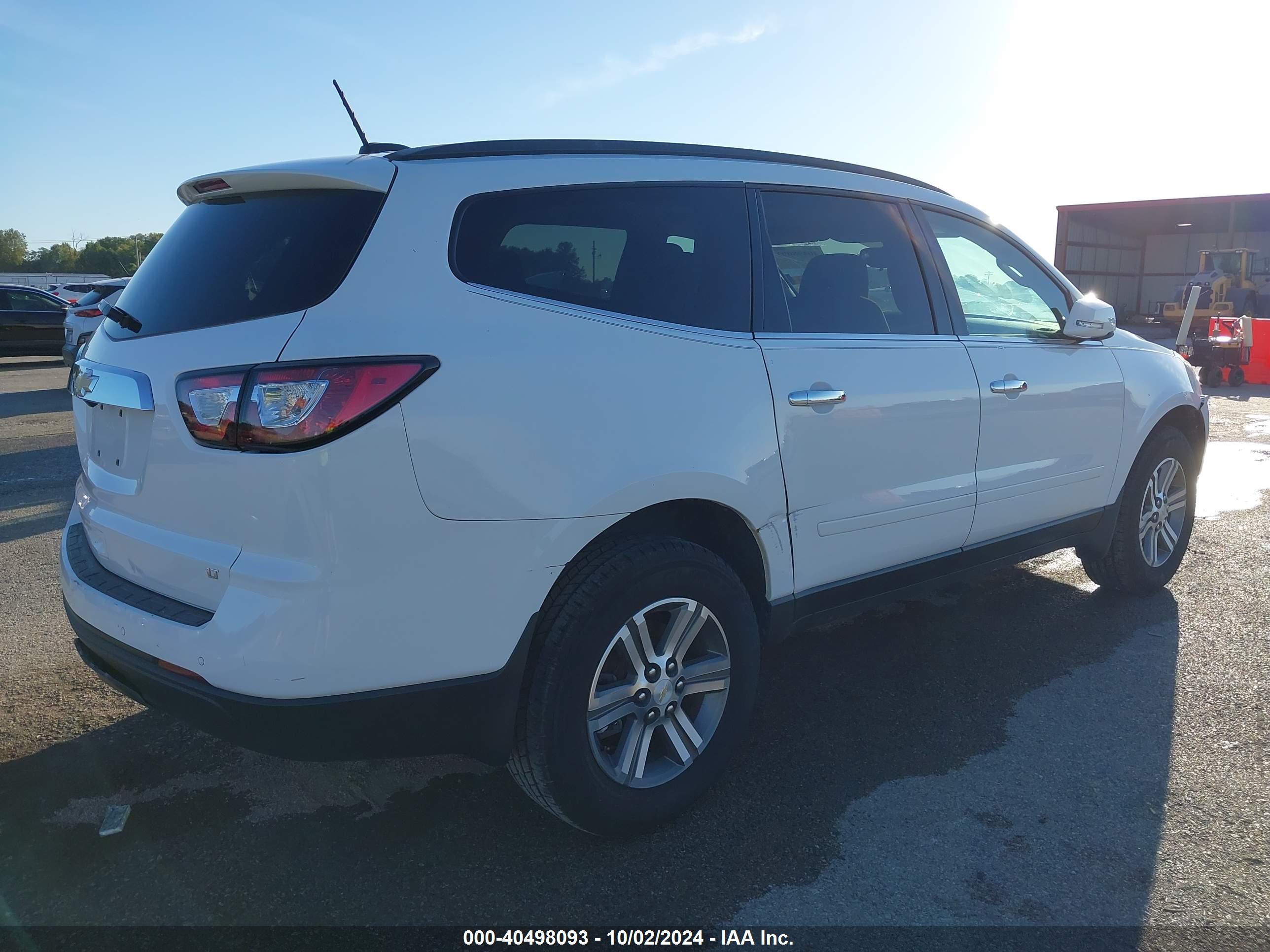 CHEVROLET TRAVERSE image 4