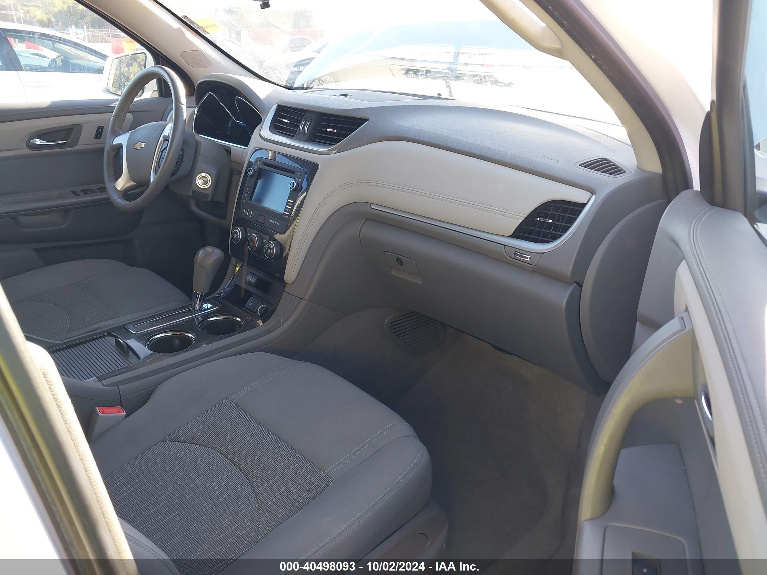 CHEVROLET TRAVERSE image 5