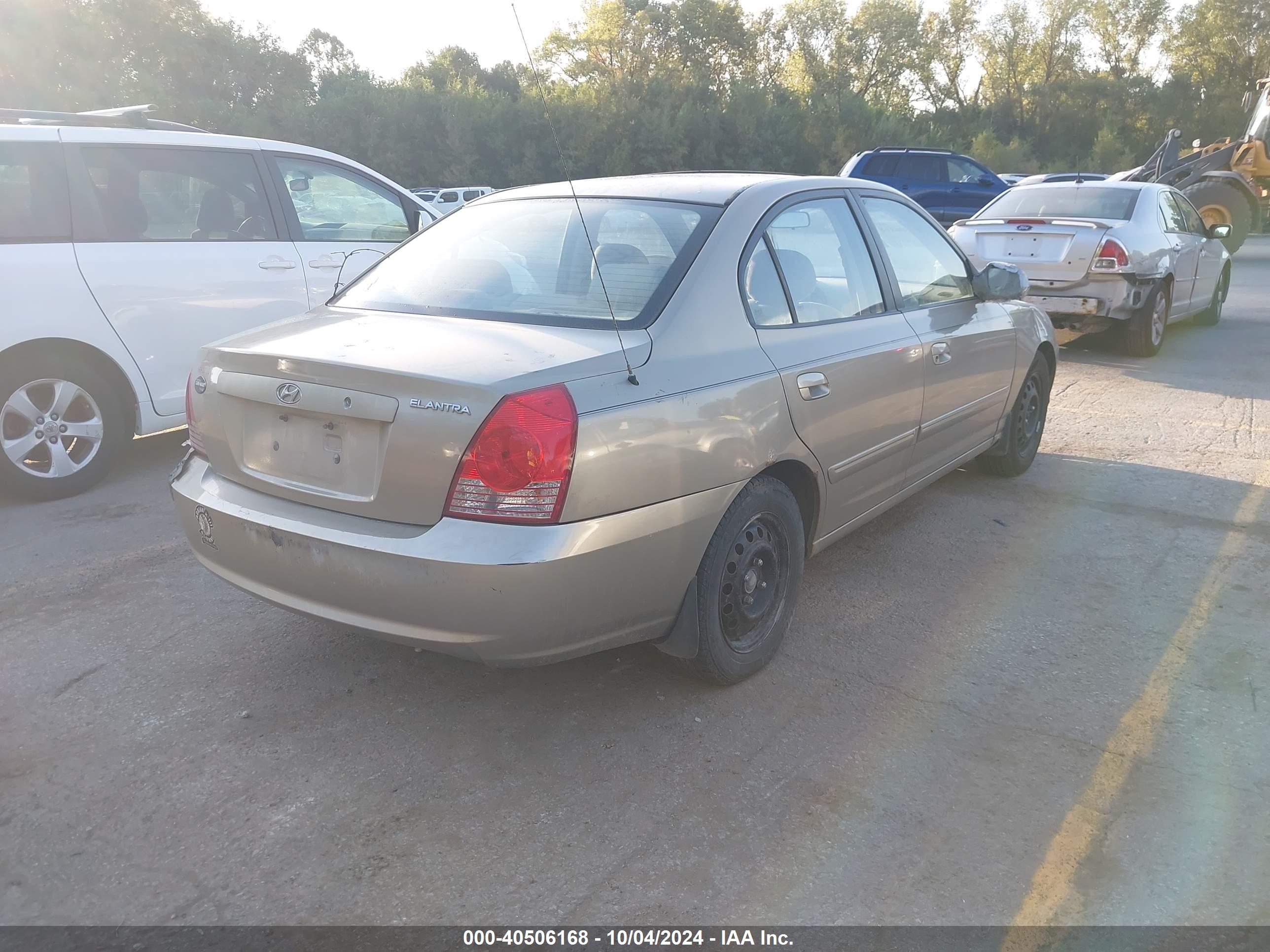 HYUNDAI ELANTRA image 4