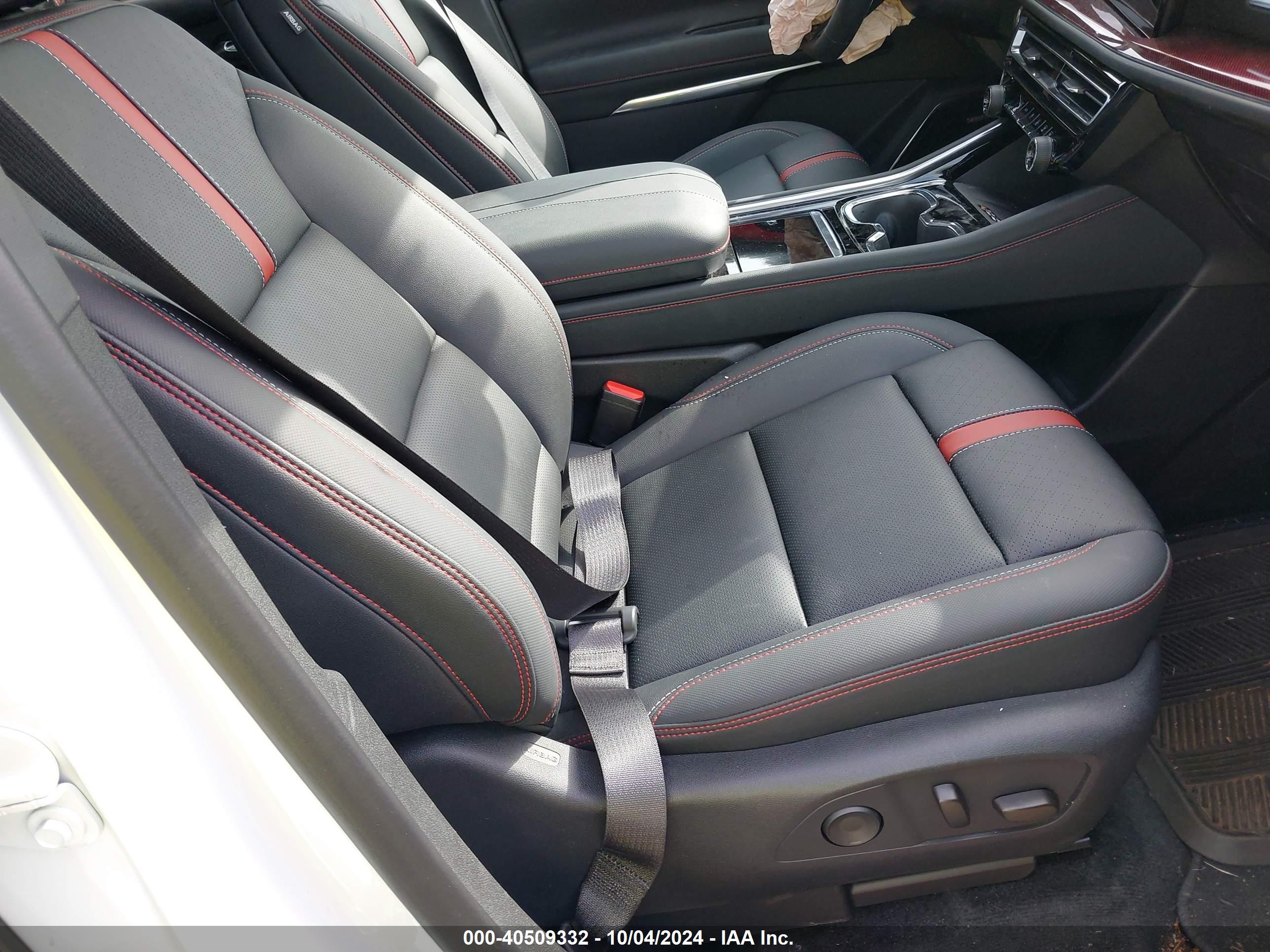 CHEVROLET TRAVERSE image 5