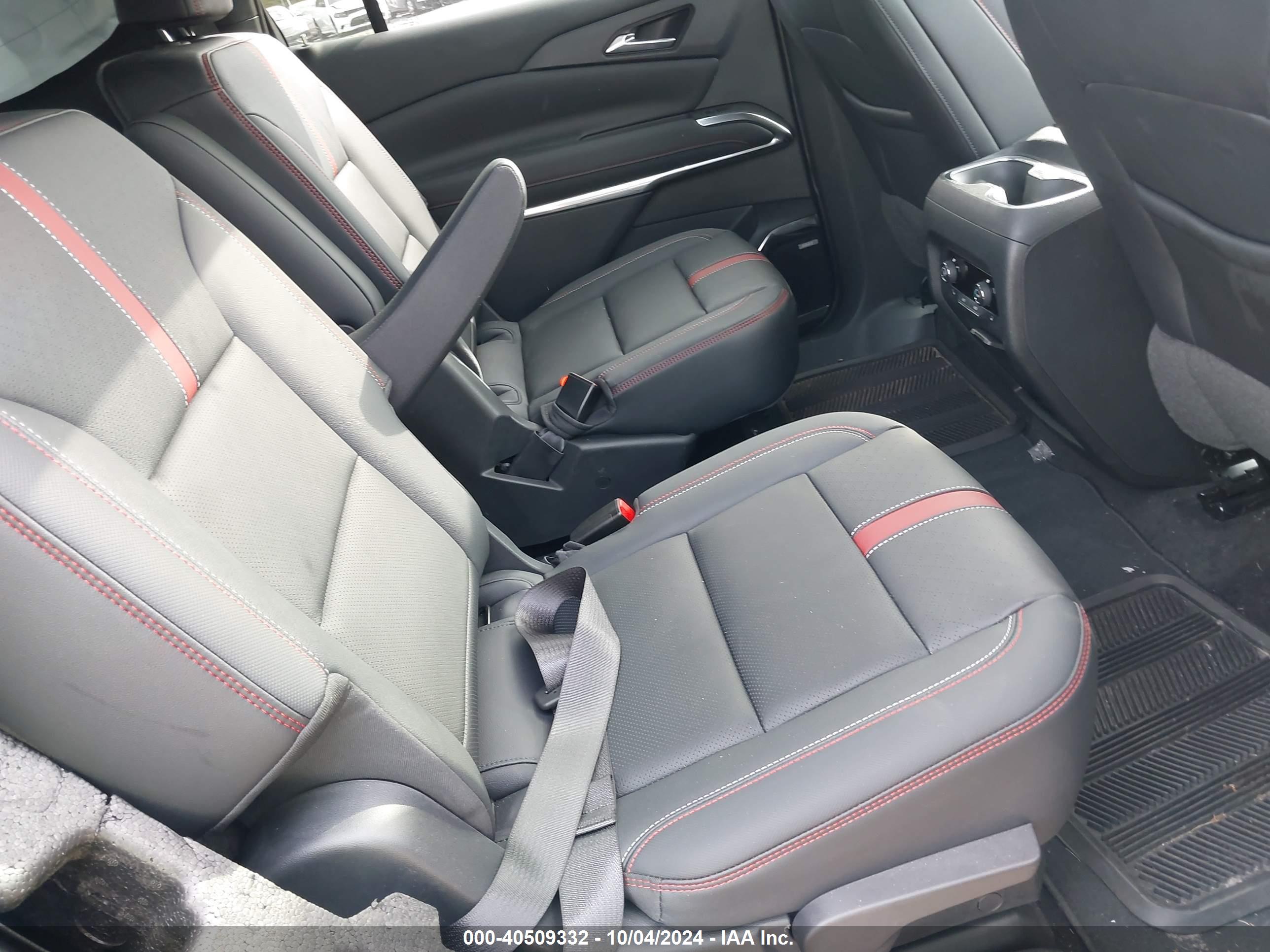CHEVROLET TRAVERSE image 8