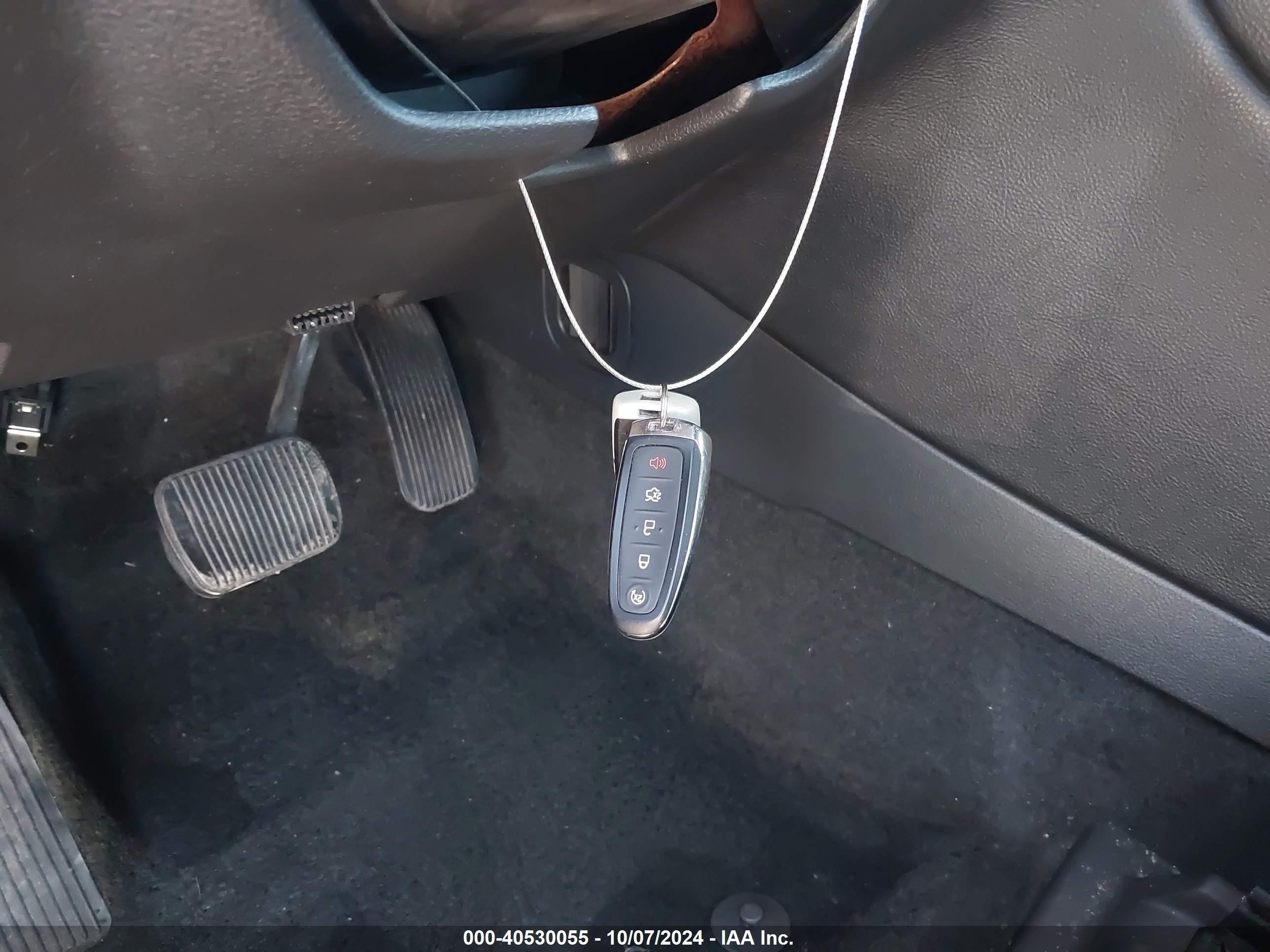 FORD TAURUS image 11