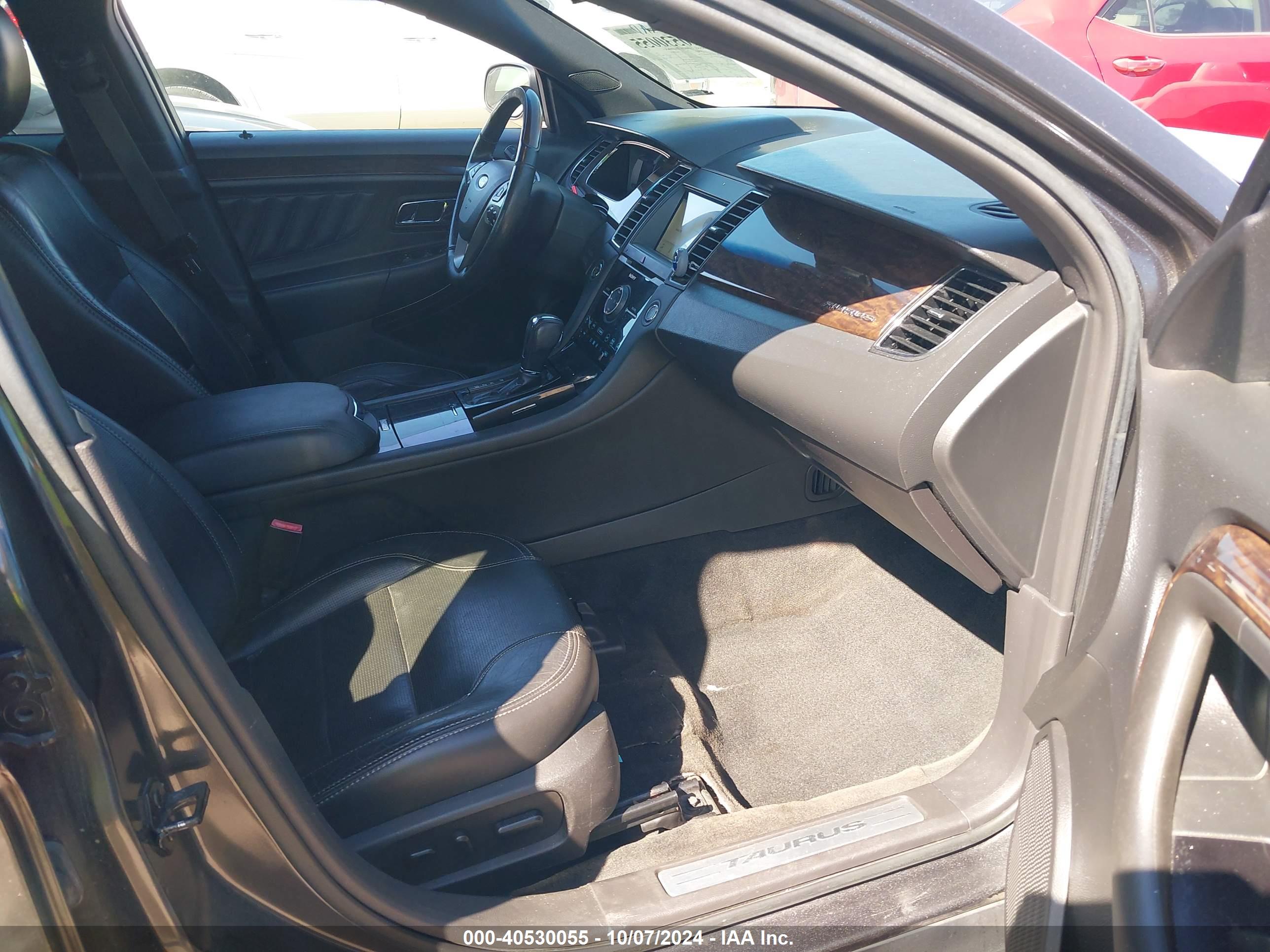 FORD TAURUS image 5