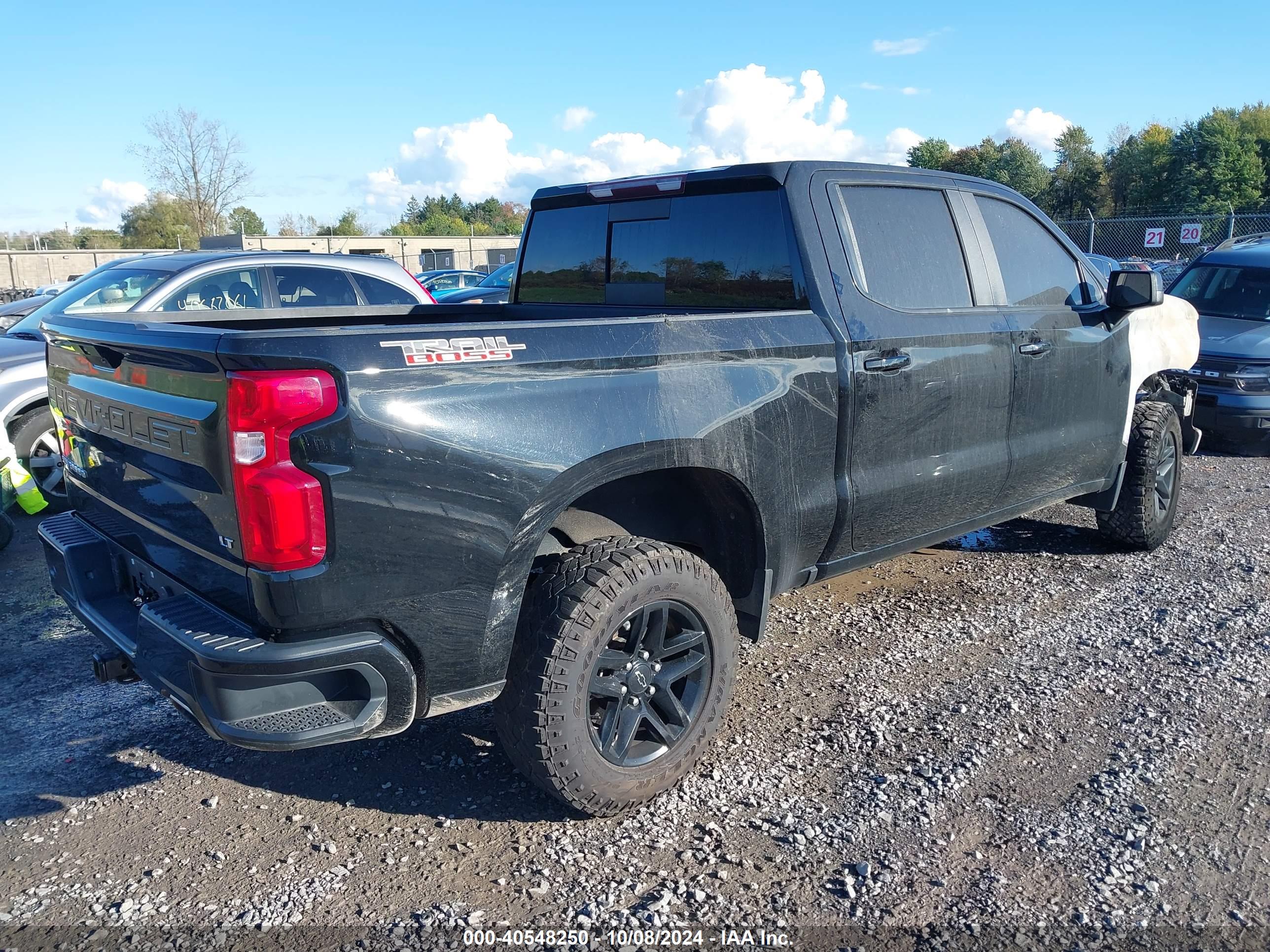 CHEVROLET SILVERADO image 4