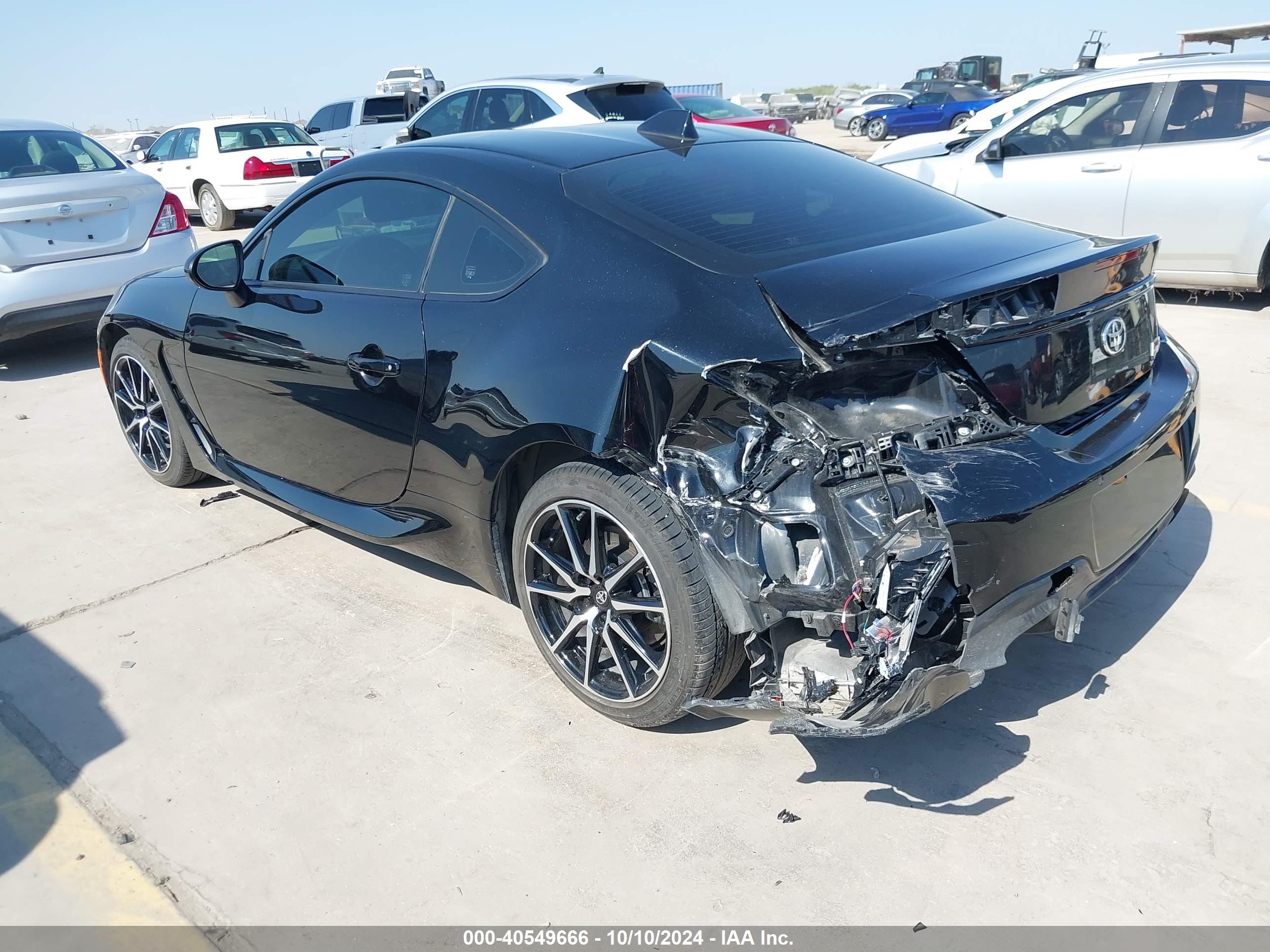 TOYOTA GR86 image 3