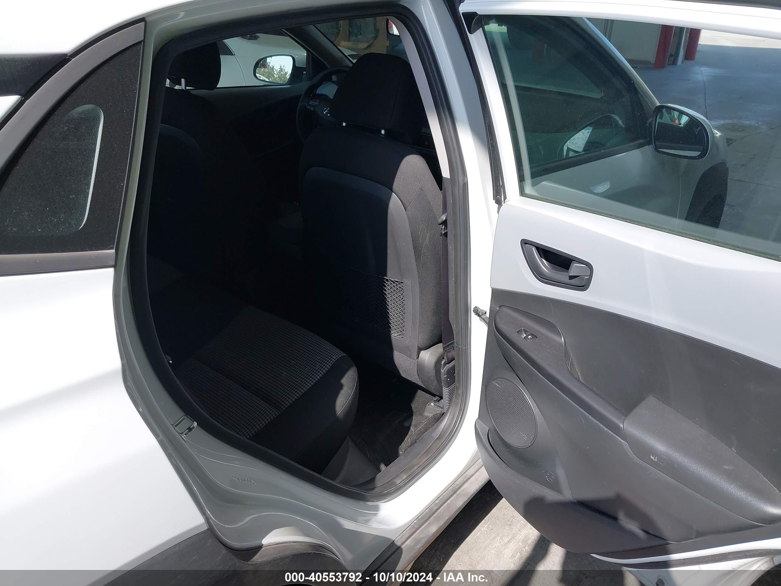HYUNDAI KONA image 8
