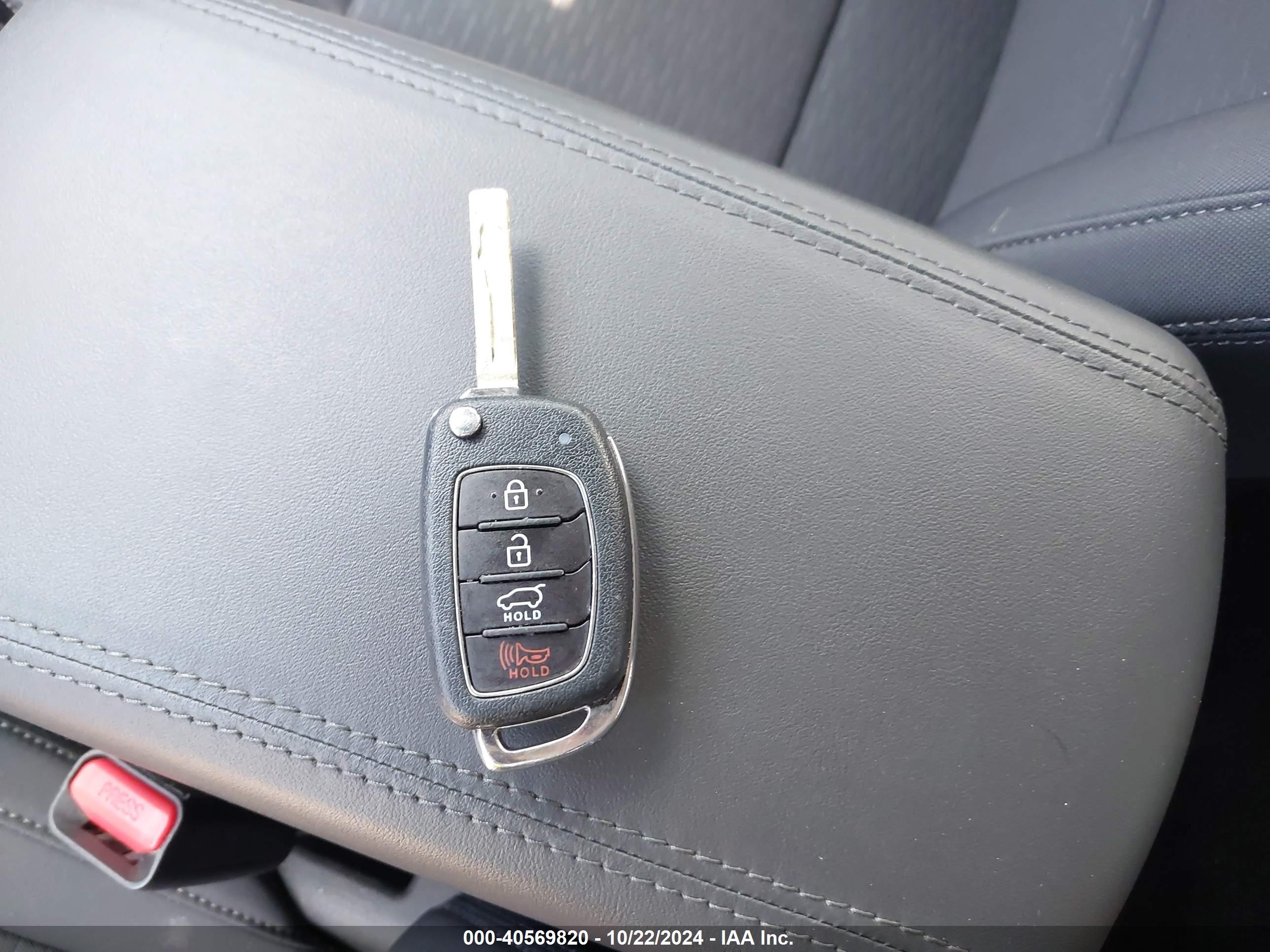 HYUNDAI TUCSON image 11