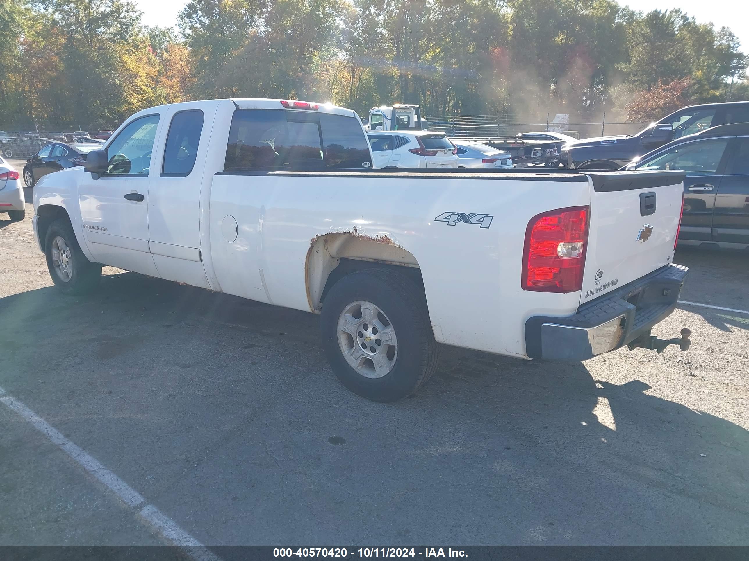 CHEVROLET SILVERADO image 3