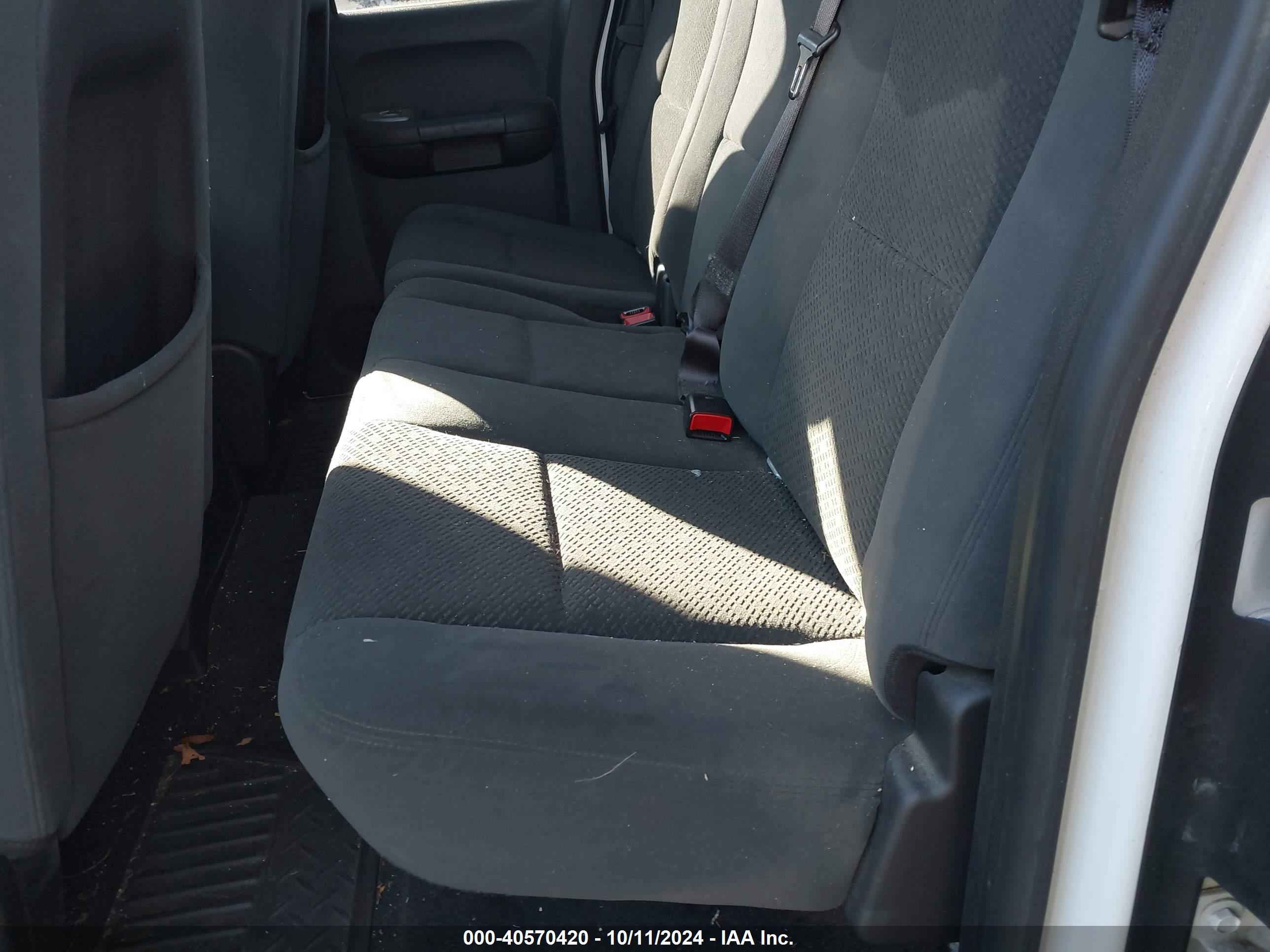 CHEVROLET SILVERADO image 8